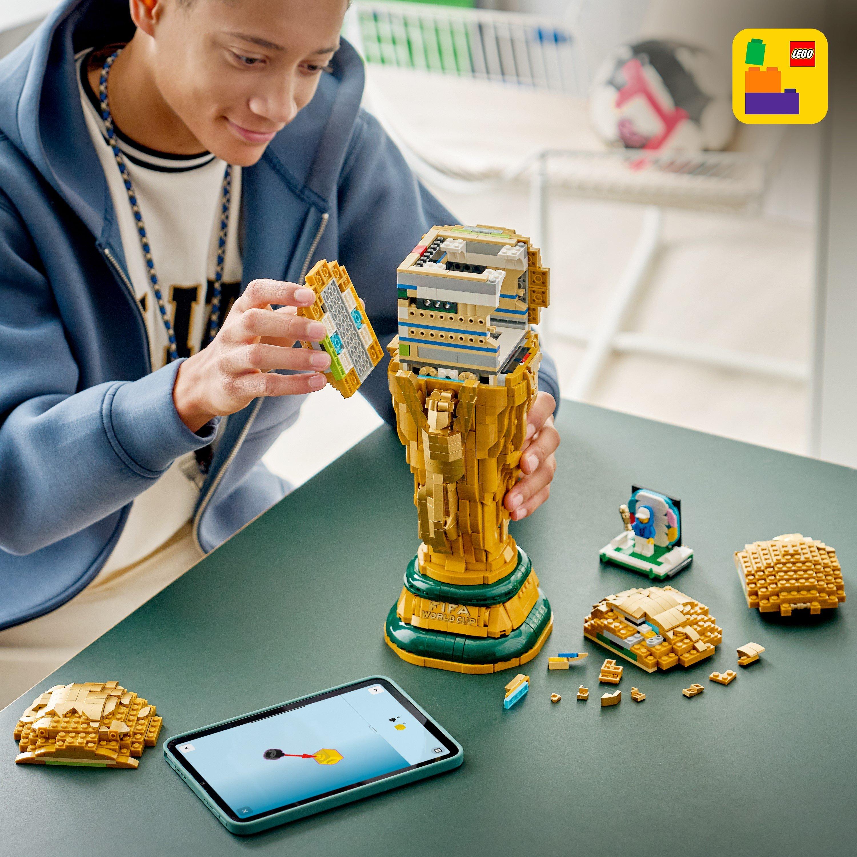 WC Trophy - LEGO - Editions FIFA World Cup Official Trophy Model Kit 43020 - 4