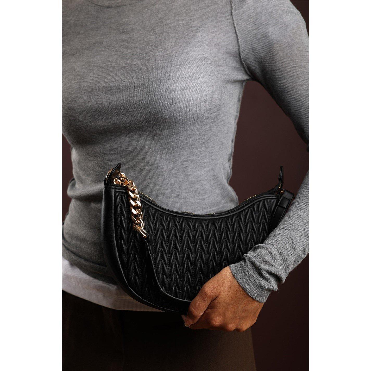 Zwart - Wheres That From - Quilted Crescent Shoulder Bag in Chain Detail - 2