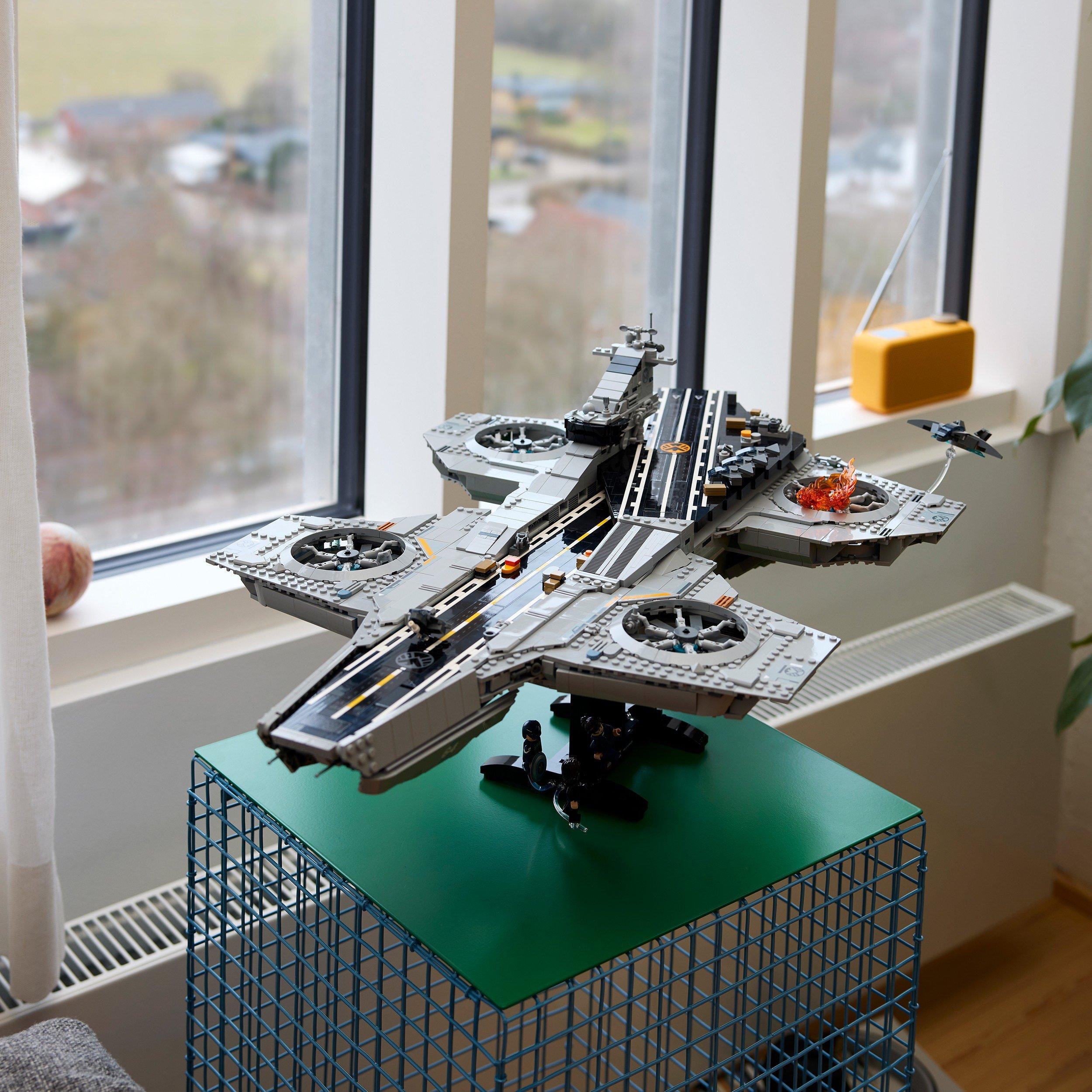 Helicarrier - LEGO - Marvel S.H.I.E.L.D. Helicarrier Model Kit 76354 - 4
