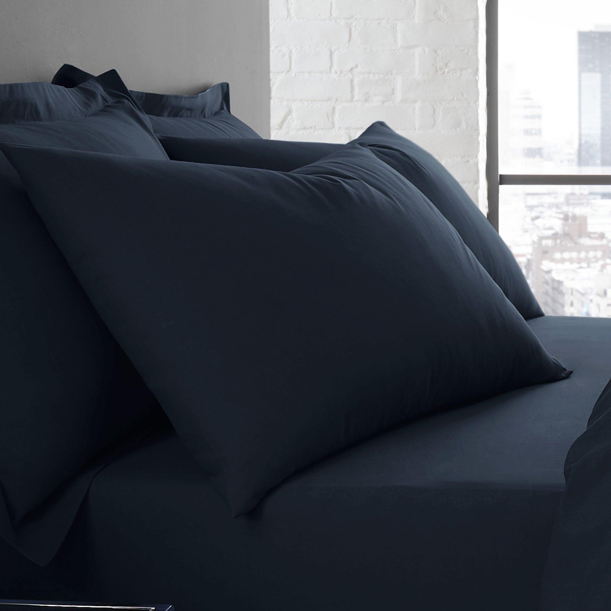 Serene Home  Plain Dyed Pair Of Housewife Pillowcases In Navy - 50 x 75cm