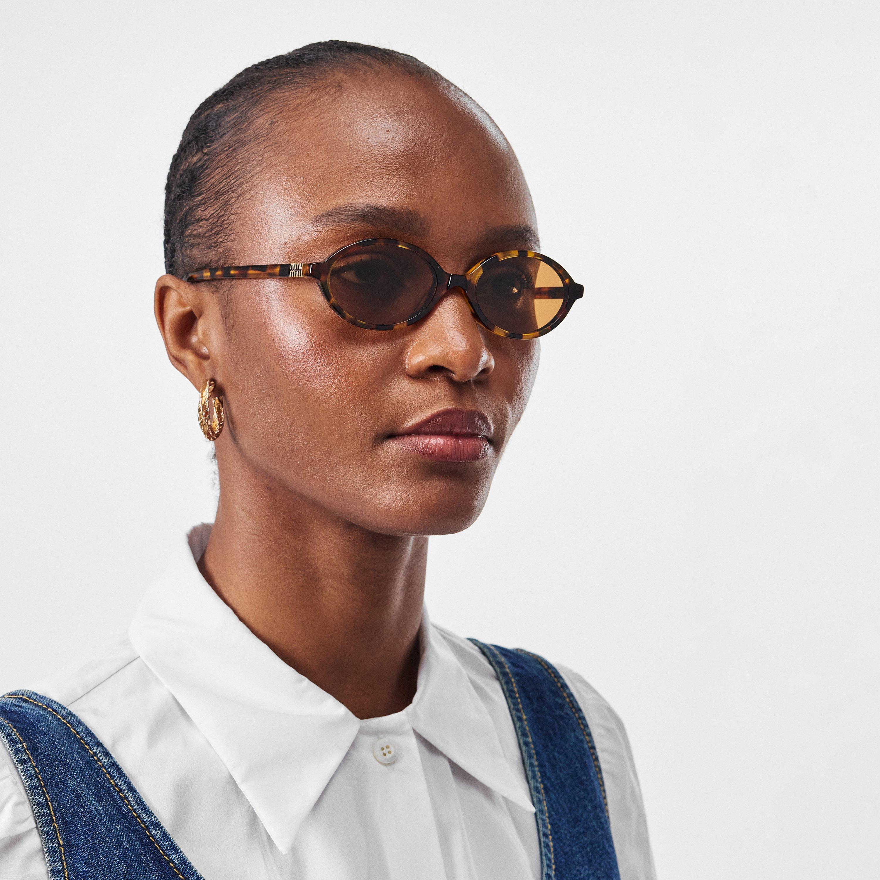 Light Havana - Miu Miu - Oval Sunglasses - 3