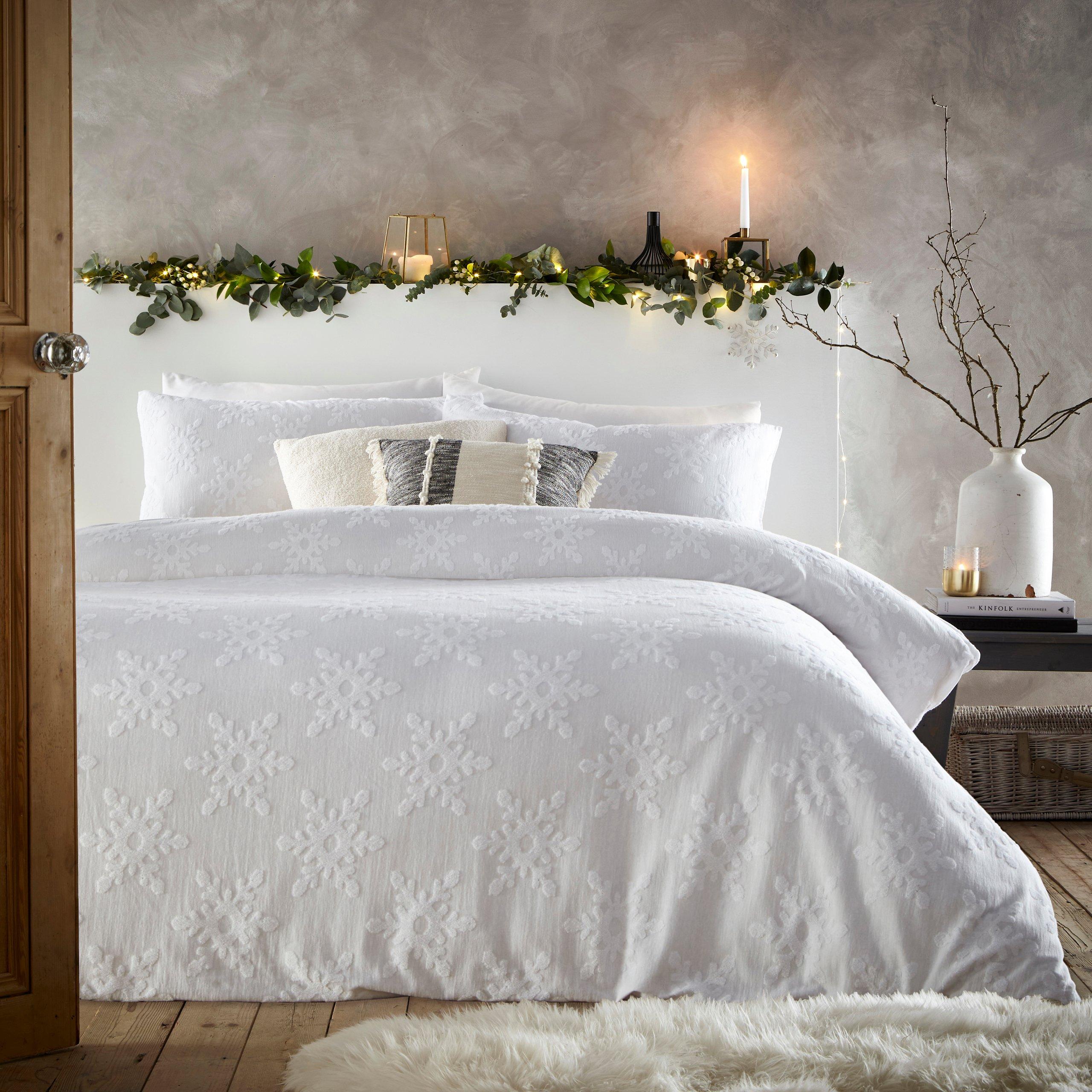 White - furn. - Snowflake Tufted 100% Cotton Duvet Set - 1
