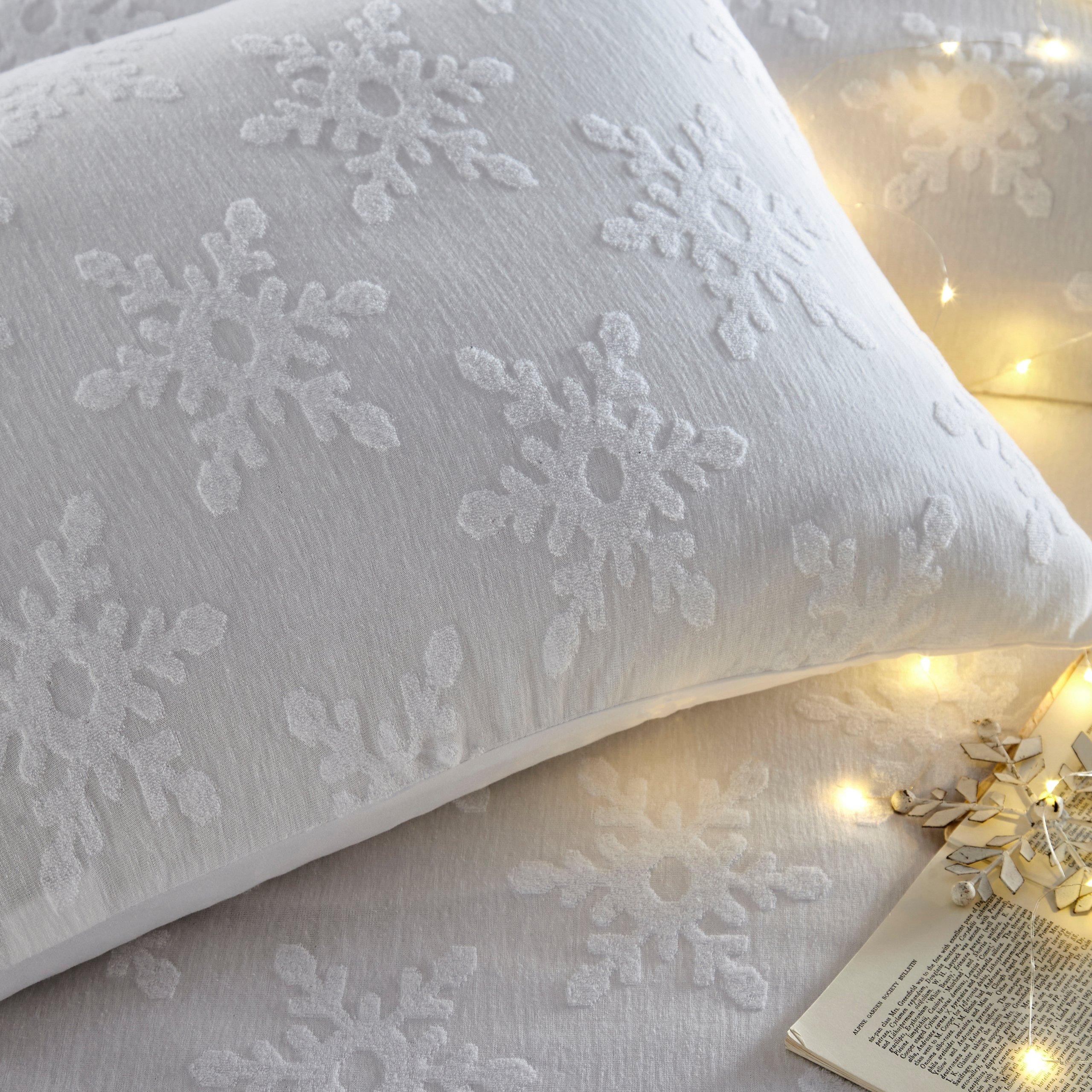White - furn. - Snowflake Tufted 100% Cotton Duvet Set - 3