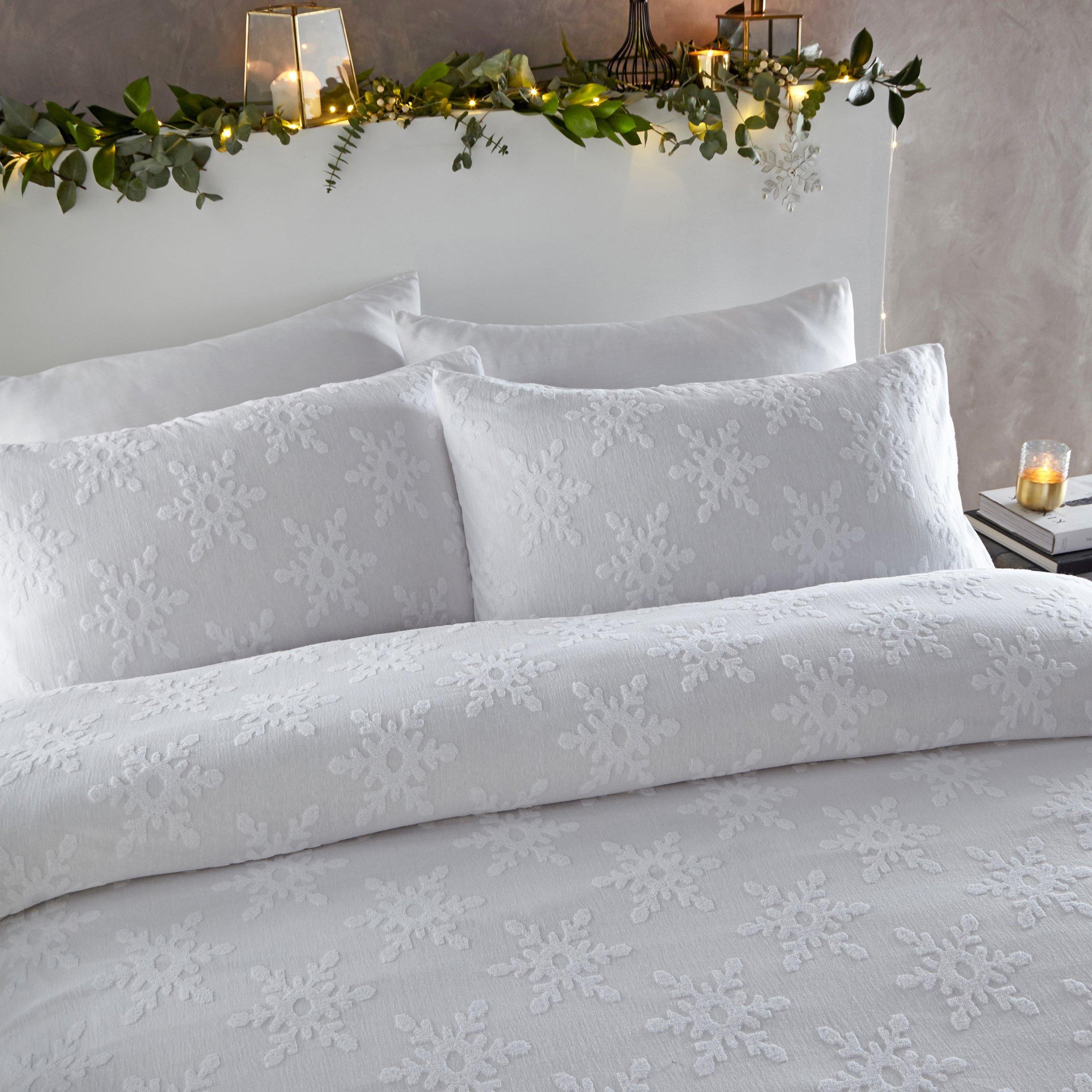 White - furn. - Snowflake Tufted 100% Cotton Duvet Set - 4