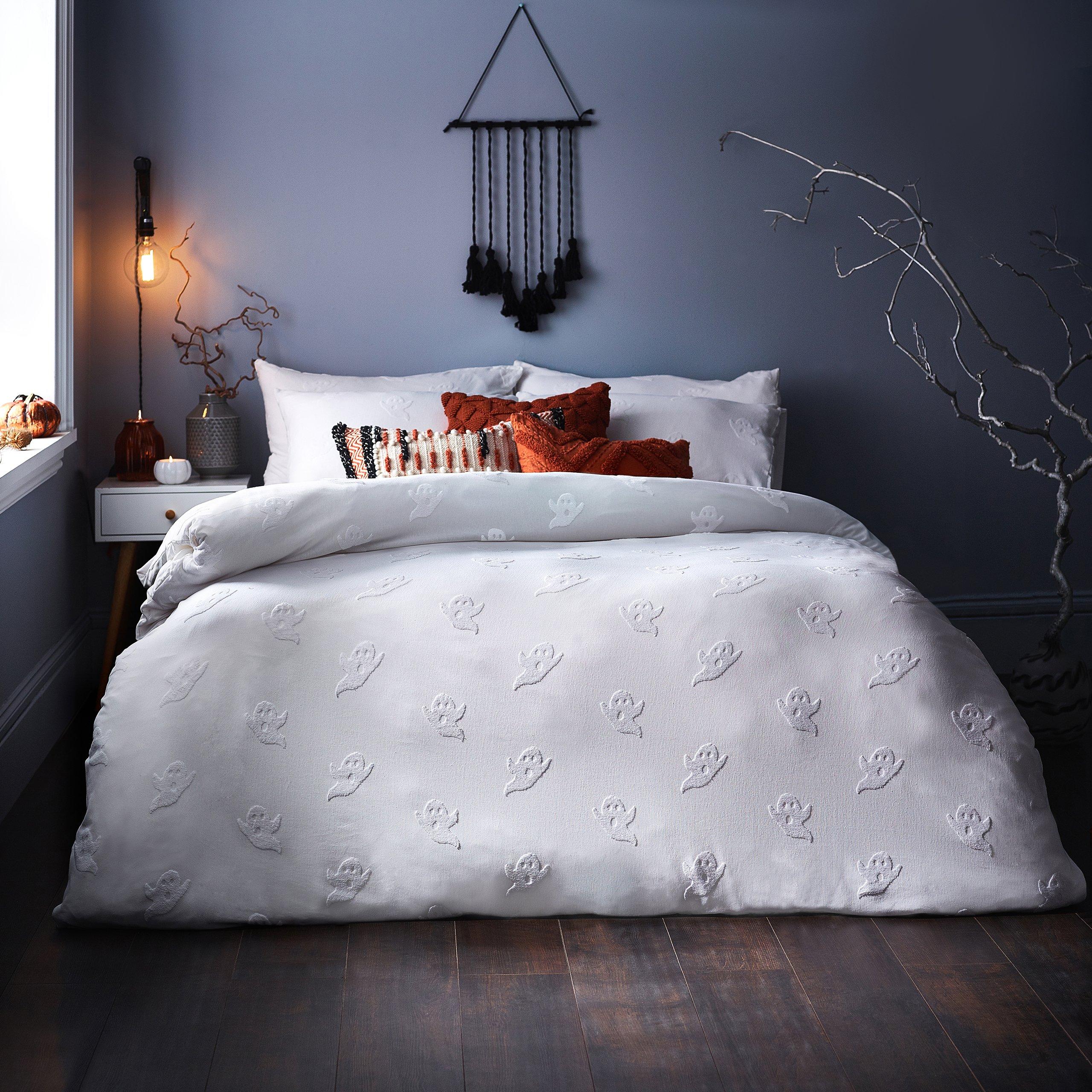 White - furn. - Ghost Tufted Halloween Duvet Set - 2