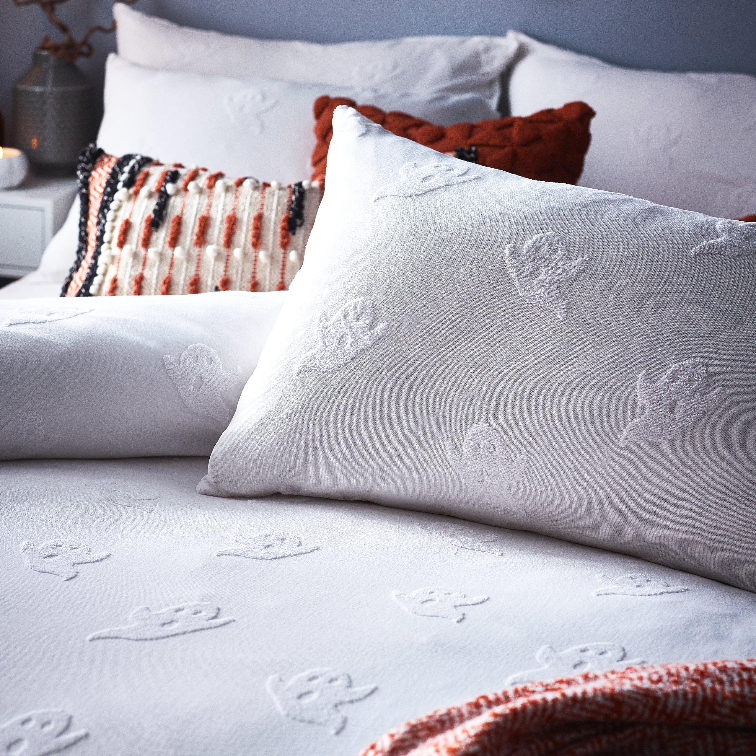 White - furn. - Ghost Tufted Halloween Duvet Set - 4