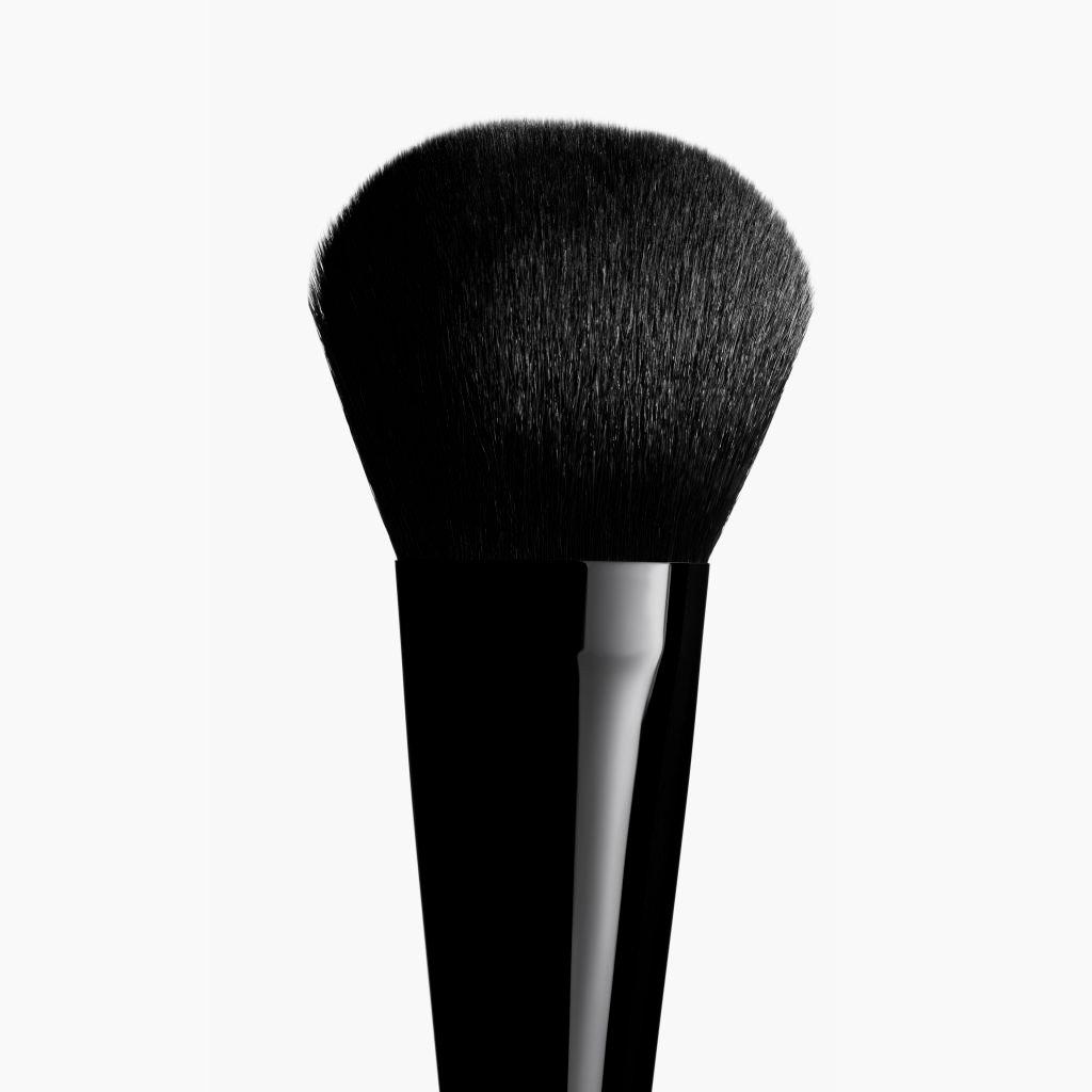 Black - CHANEL - PINCEAU BLUSH N°110 Blush Brush - 2