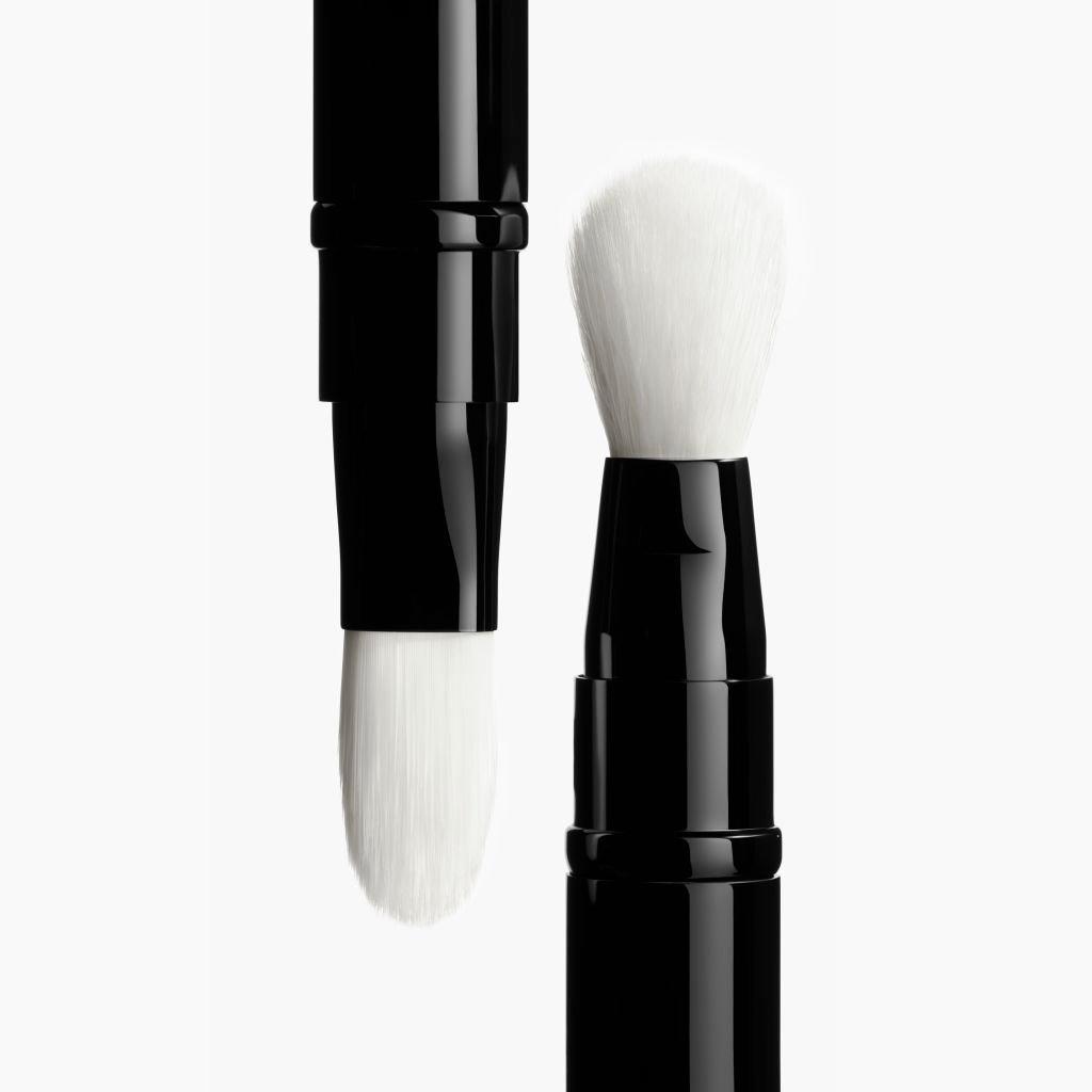 Black - CHANEL - PINCEAU DUO CORRECTEUR RÉTRACTABLE N°105 Dual-Ended Brush: Corrects And Blends - 2
