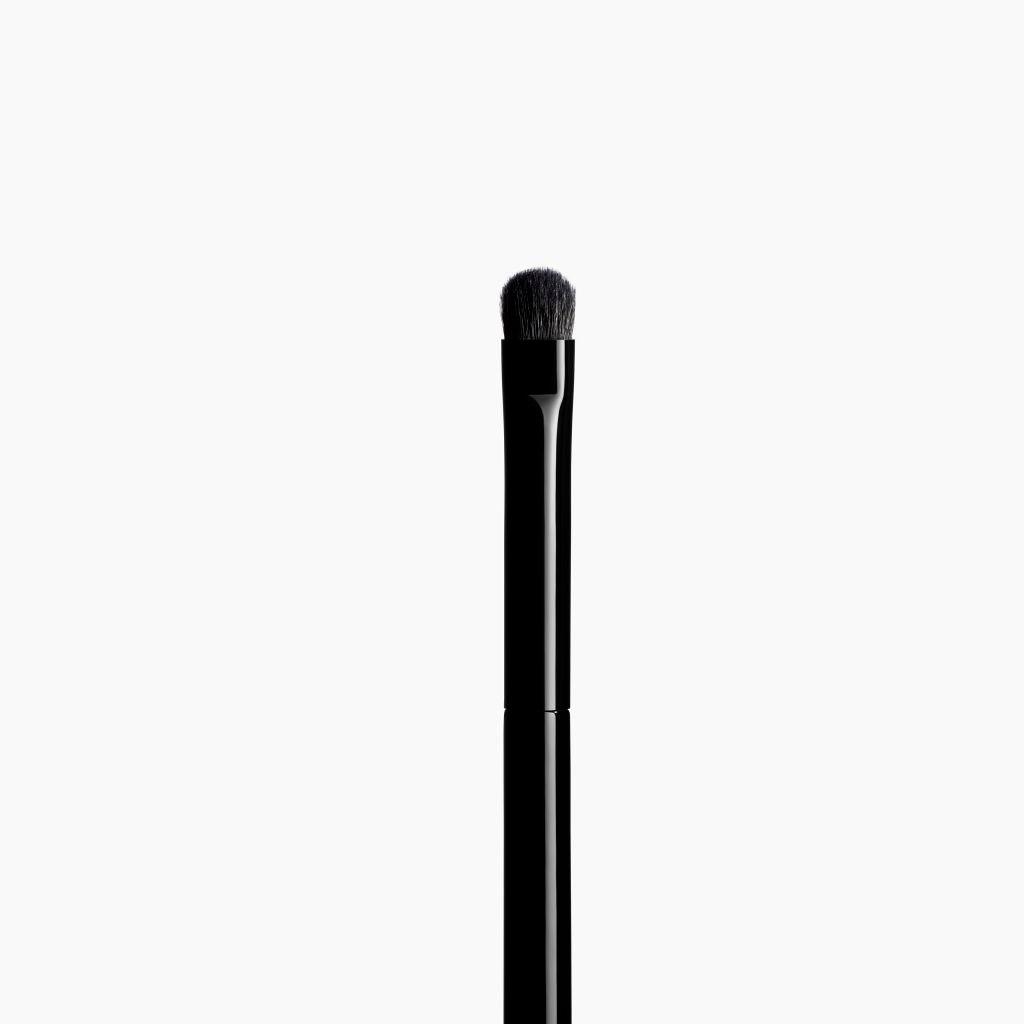 Black - CHANEL - PINCEAU OMBREUR CONTOUR N°203  Eye-Contouring Brush - 2