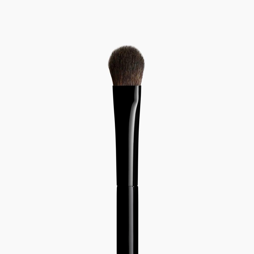 Black - CHANEL - PINCEAU OMBREUR PLAT N°202 Eyeshadow Brush - 2
