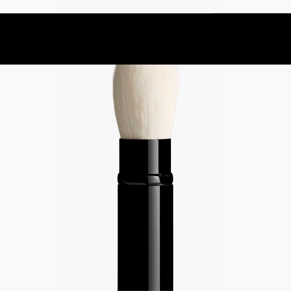 Black - CHANEL - RETRACTABLE HIGHLIGHTER BRUSH N°111 Highlighter Brush - 2
