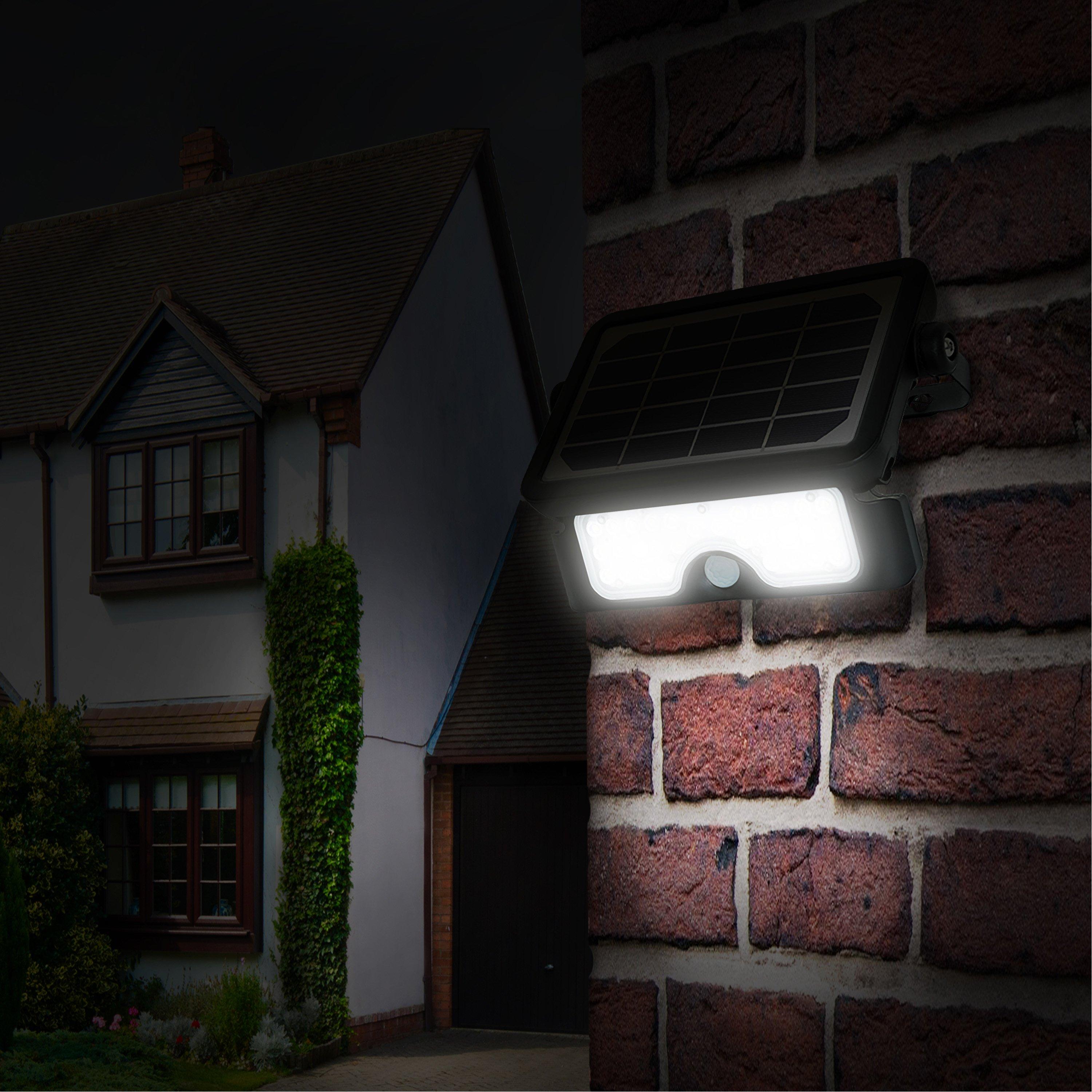 Luceco Solar Guardian PIR Motion Sensor Floodlight | Sports Direct