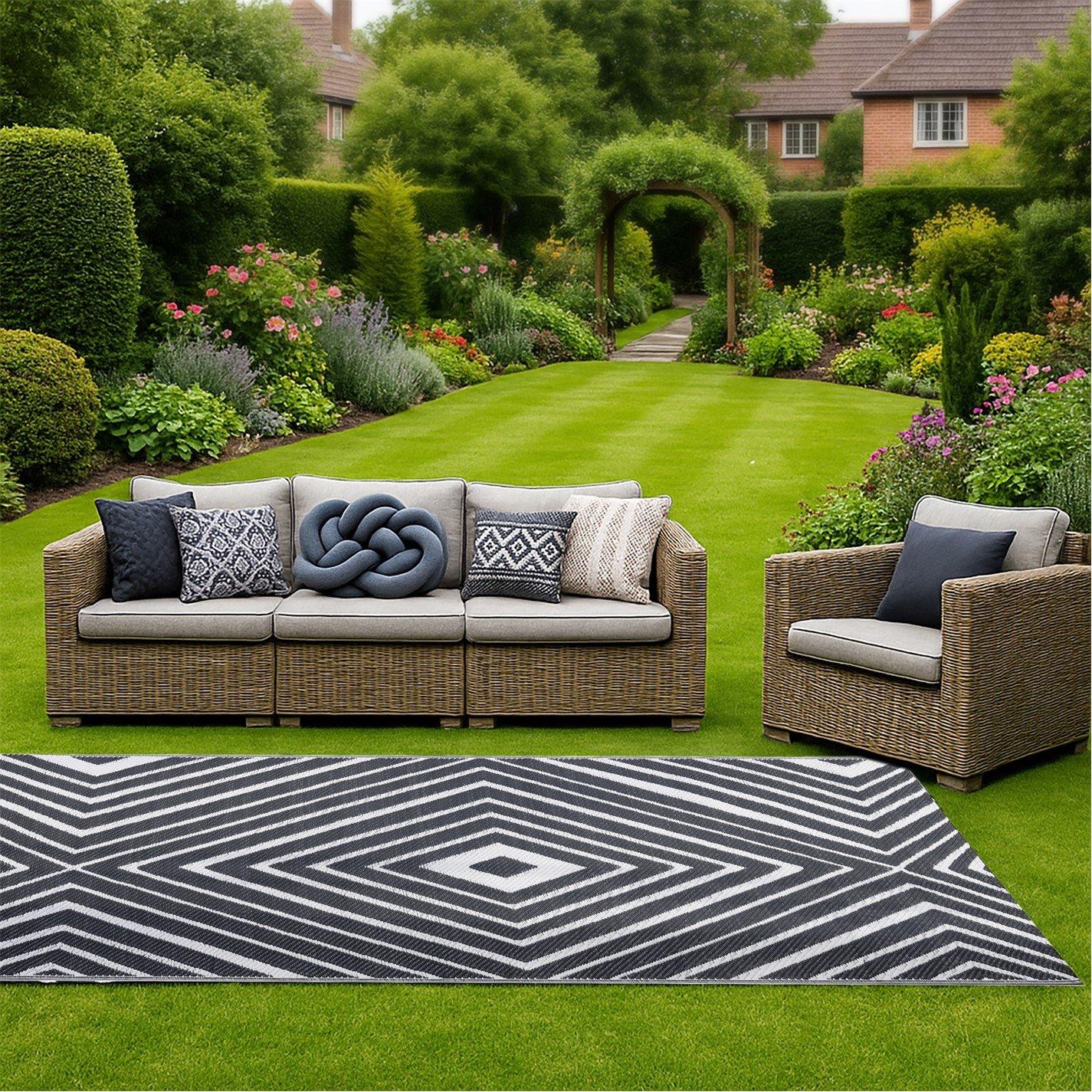 Aztec Diamond - Streetwize - Outdoor Rug - Large Aztec Diamond Pattern - 1