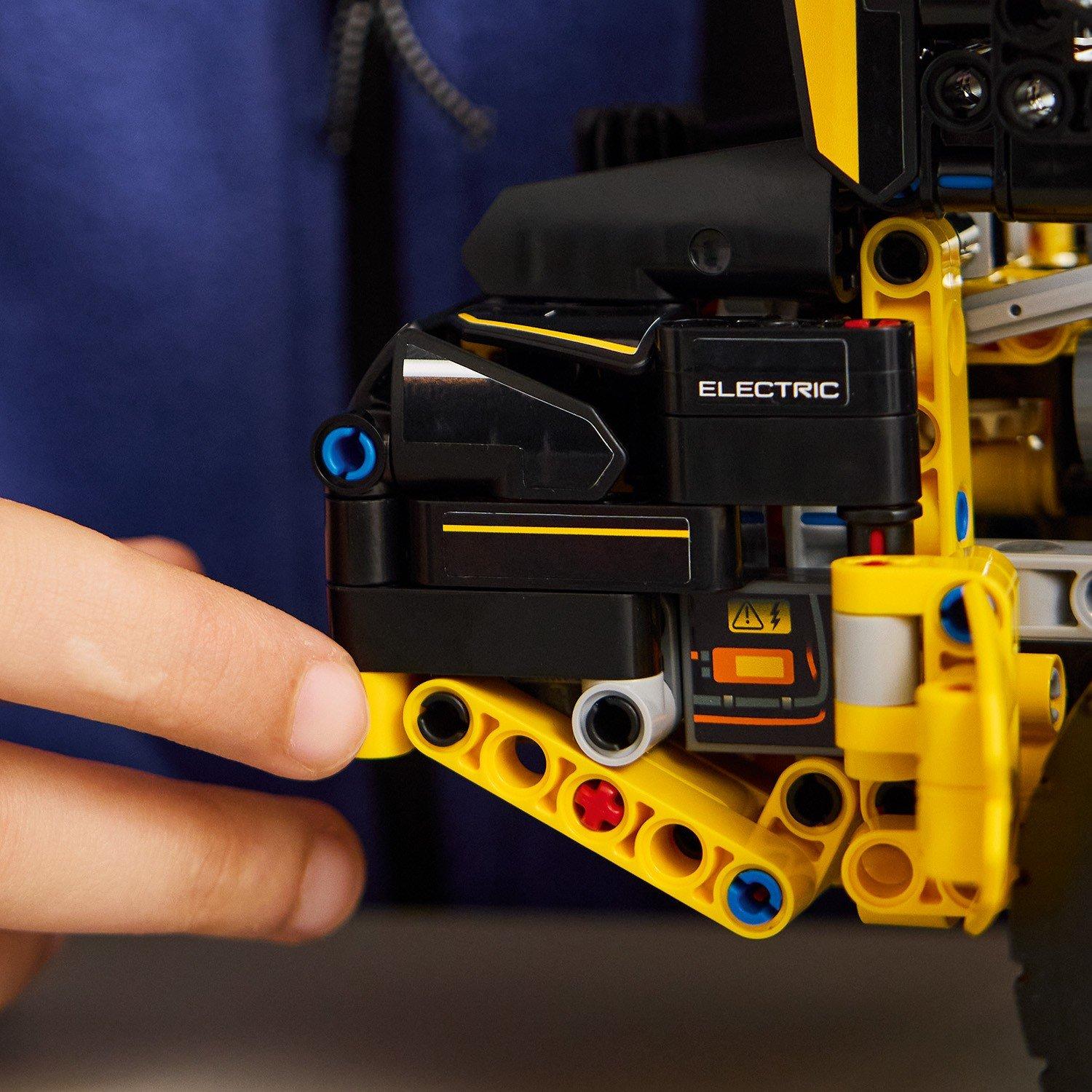 Volvo Digger - LEGO - LEGO® Technic Volvo L120 Electric Wheel Loader Construction Toy 42209 - 12