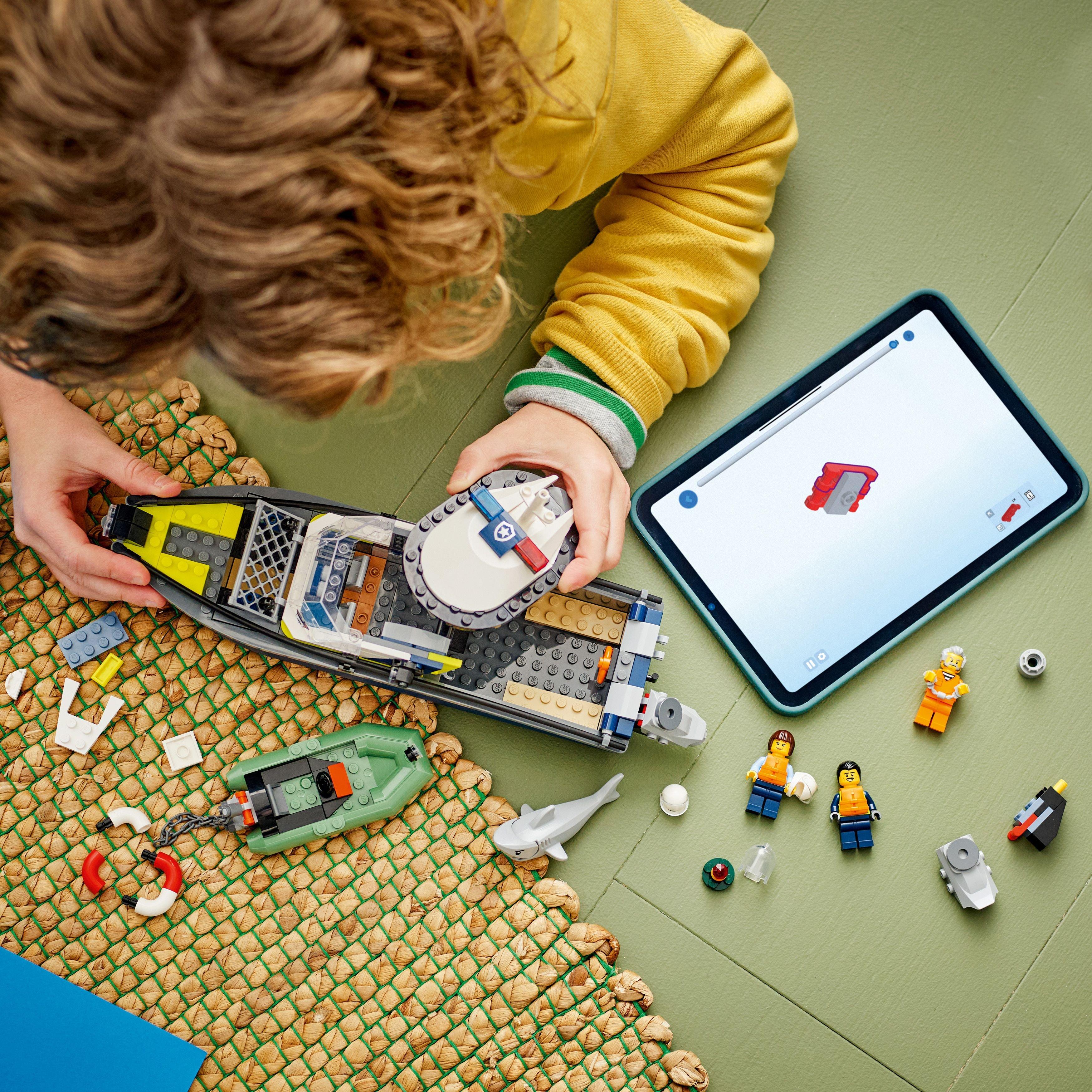 Polizeiboot - LEGO - LEGO® City Police Boat Chase Toy with a Floatable Speedboat and Dinghy 60456 - 2