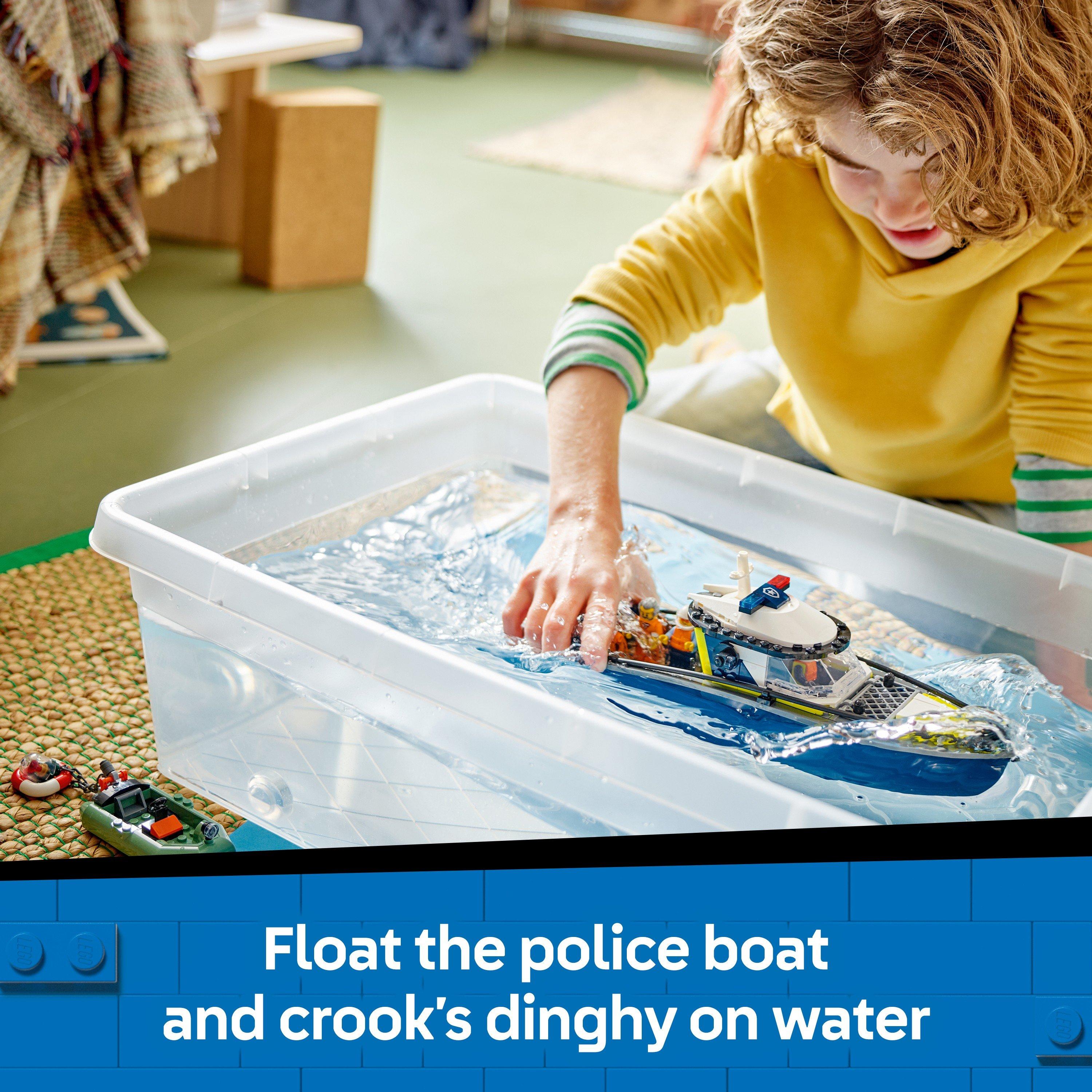 Barca della polizia - LEGO - LEGO® City Police Boat Chase Toy with a Floatable Speedboat and Dinghy 60456 - 4