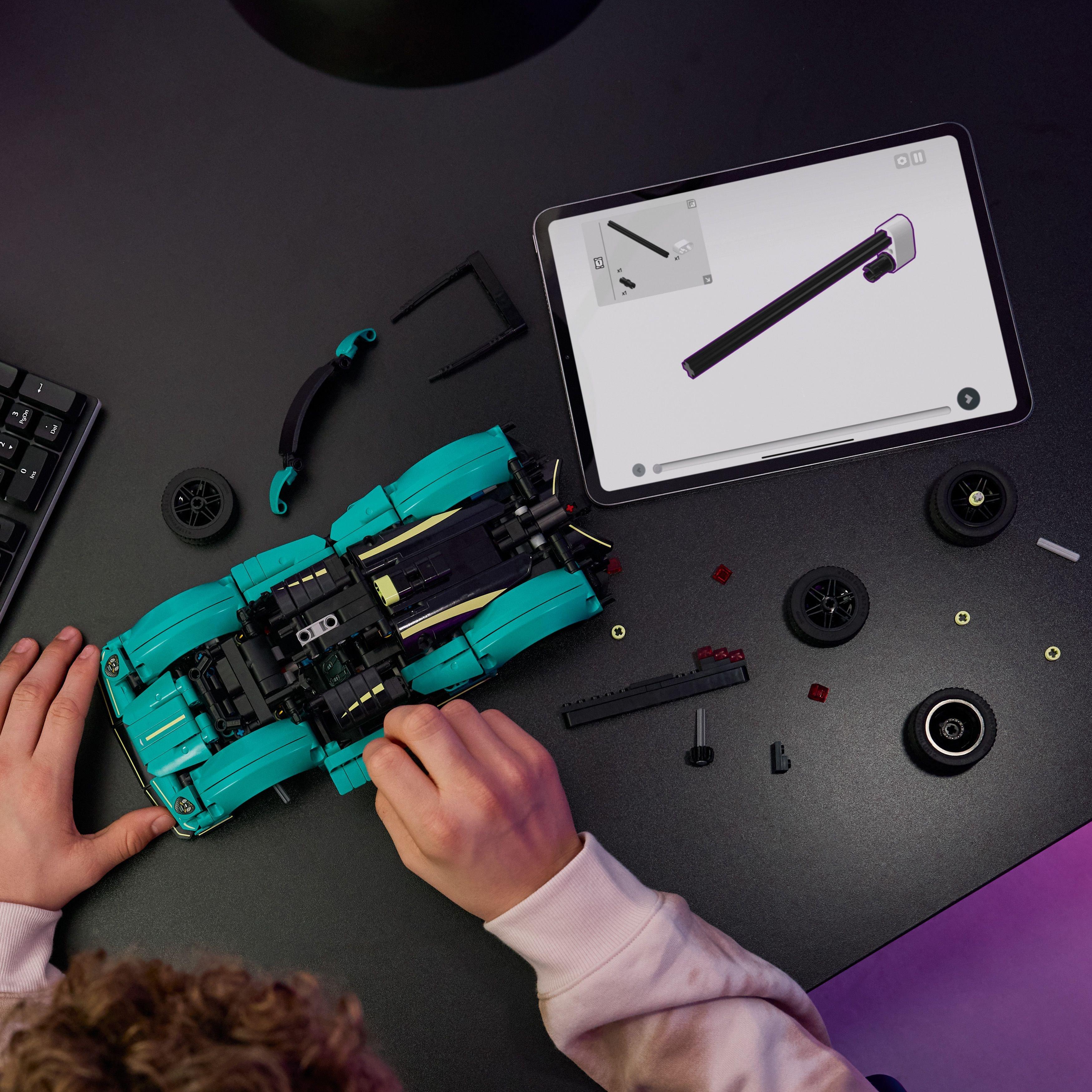 Ast Mar Valkyri - LEGO - LEGO® Technic Aston Martin Valkyrie Buildable Car Model Kit 42208 - 2