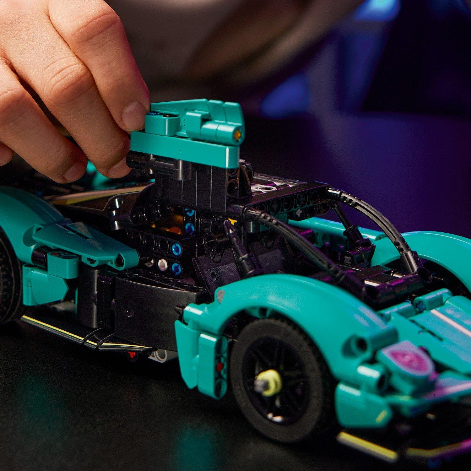 Ast Mar Valkyri - LEGO - LEGO® Technic Aston Martin Valkyrie Buildable Car Model Kit 42208 - 12