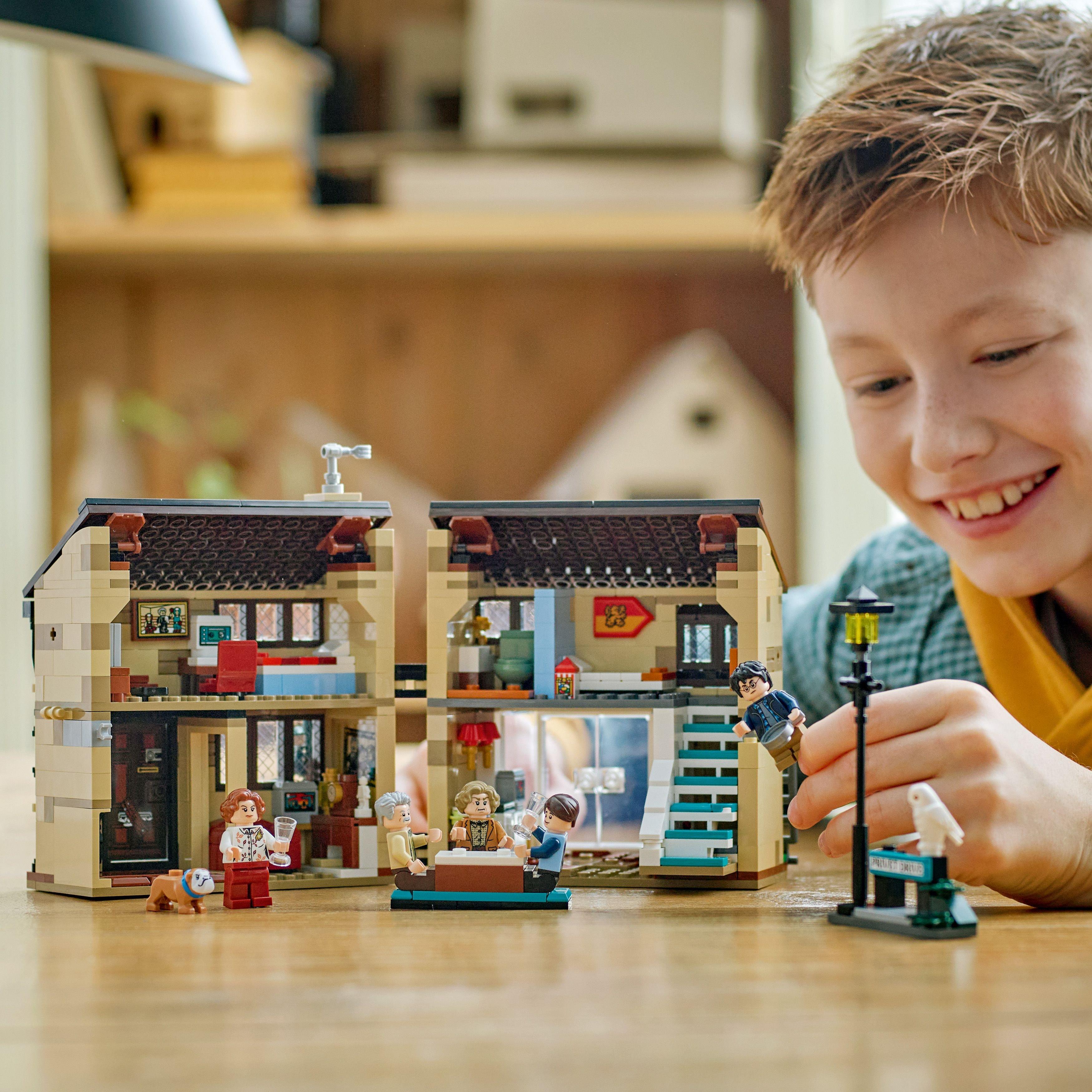 Marges Visit - LEGO - LEGO® Harry Potter™ Privet Drive: Aunt Marge’s Visit Buildable House 76451 - 3