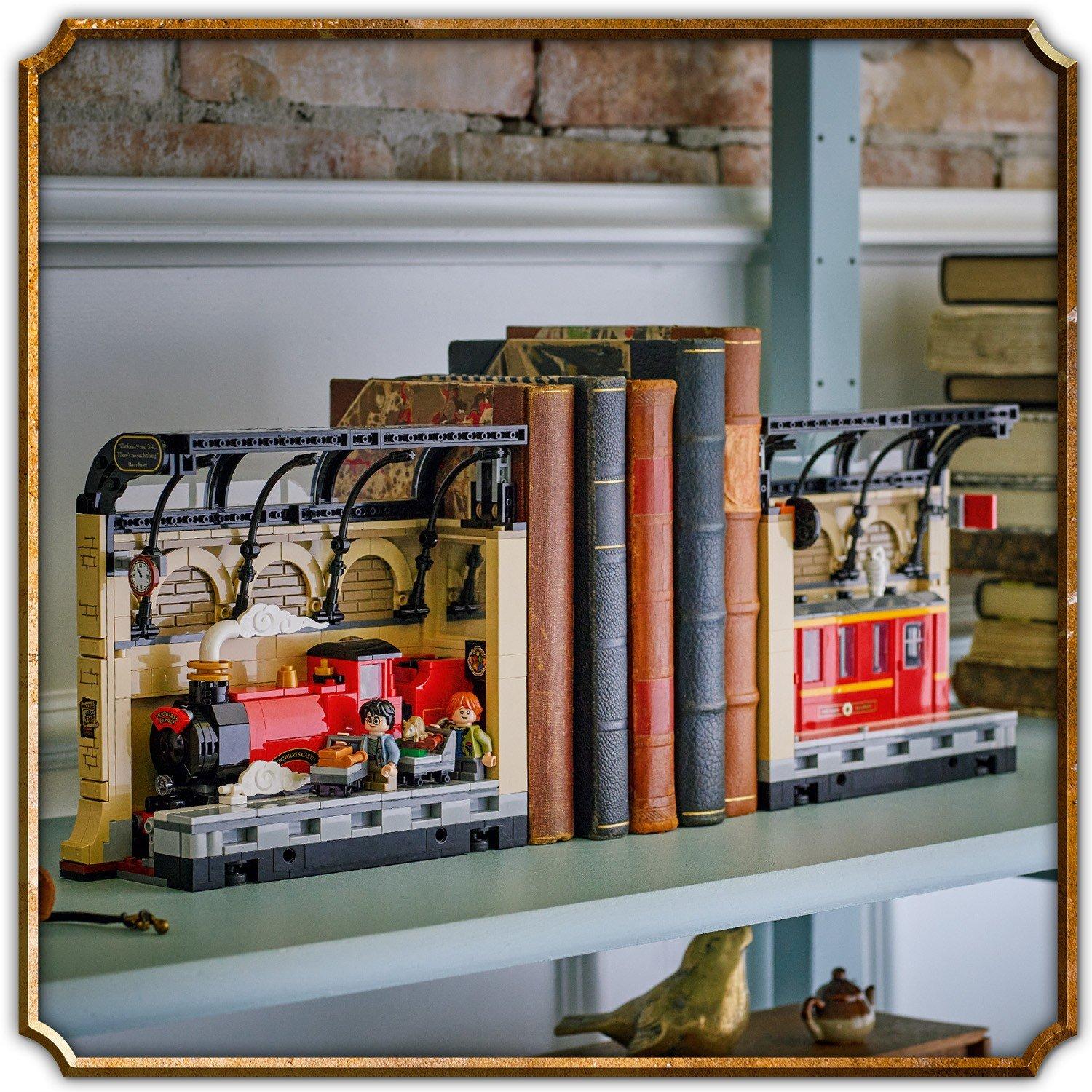Hogwart Express - LEGO - LEGO® Harry Potter™ Book Nook: Hogwarts™ Express Magical Toy 76450 - 11