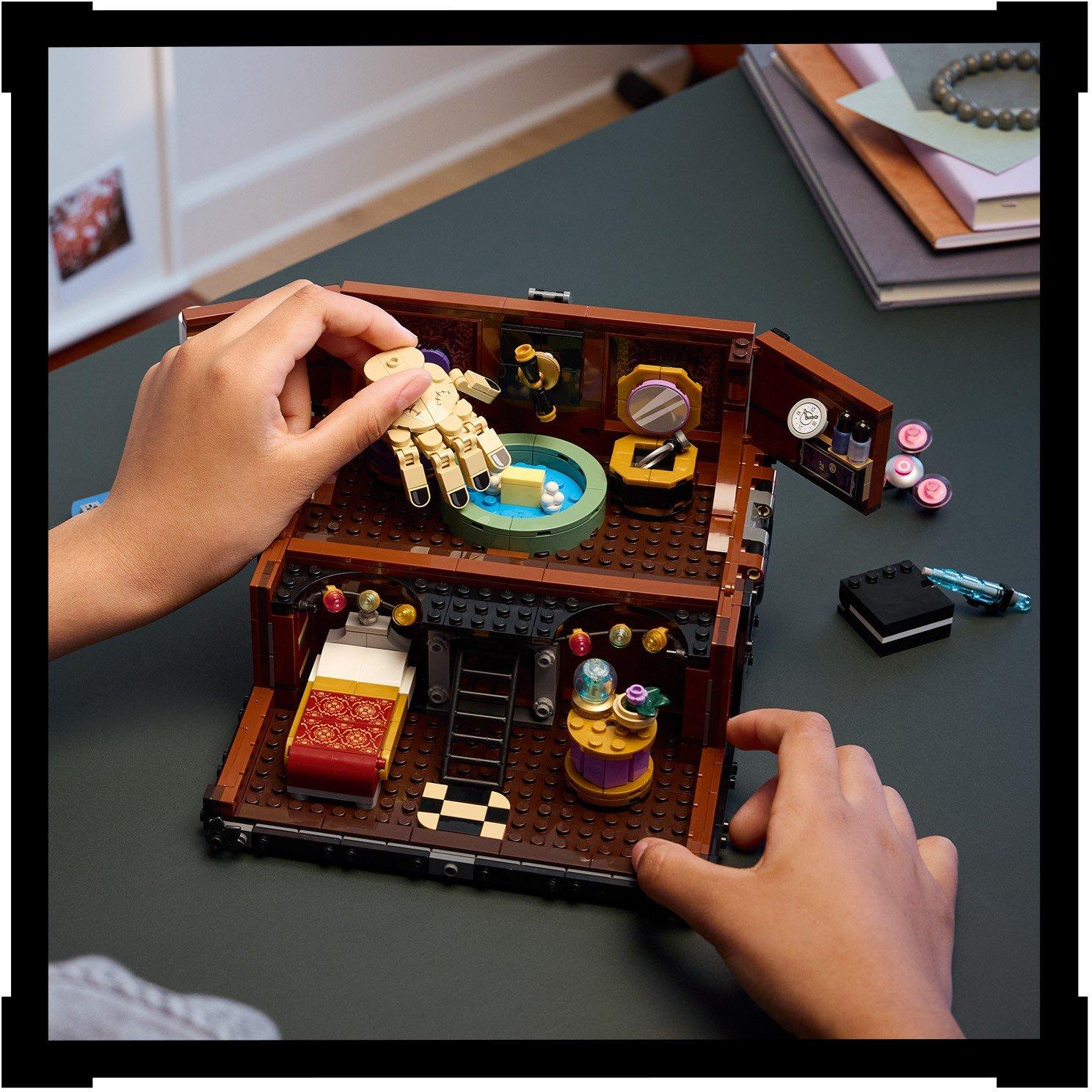 TBC - LEGO - Wednesday Thing’s Apartment Toy with Mini Dolls 76785 - 13