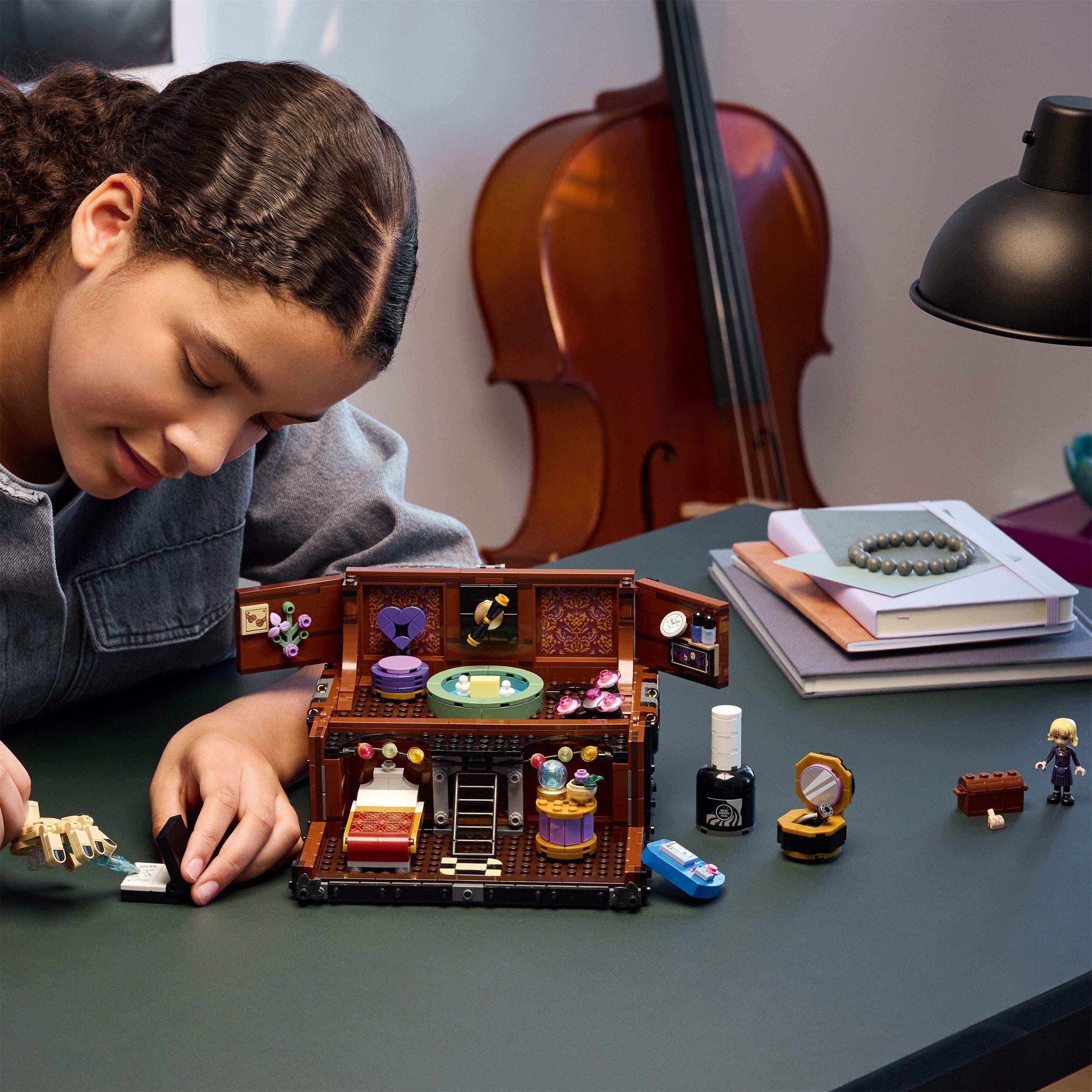 TBC - LEGO - Wednesday Thing’s Apartment Toy with Mini Dolls 76785 - 5