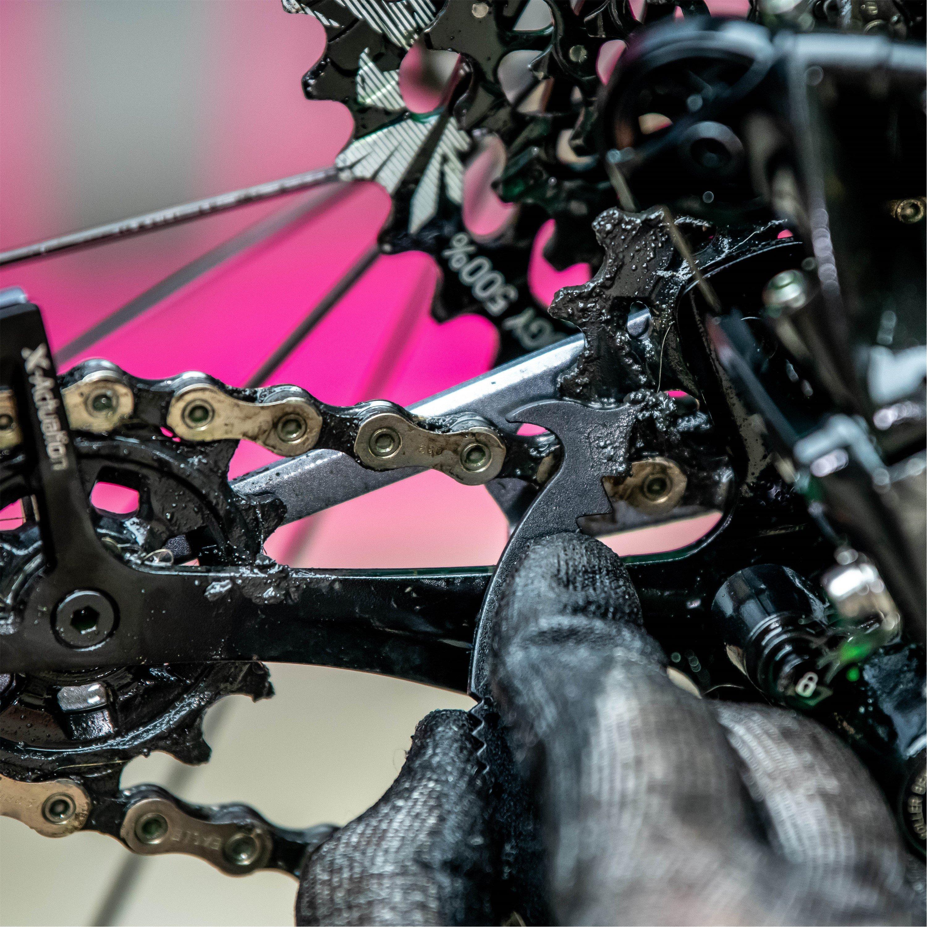 Black - Muc-Off - Claw Brush - 6