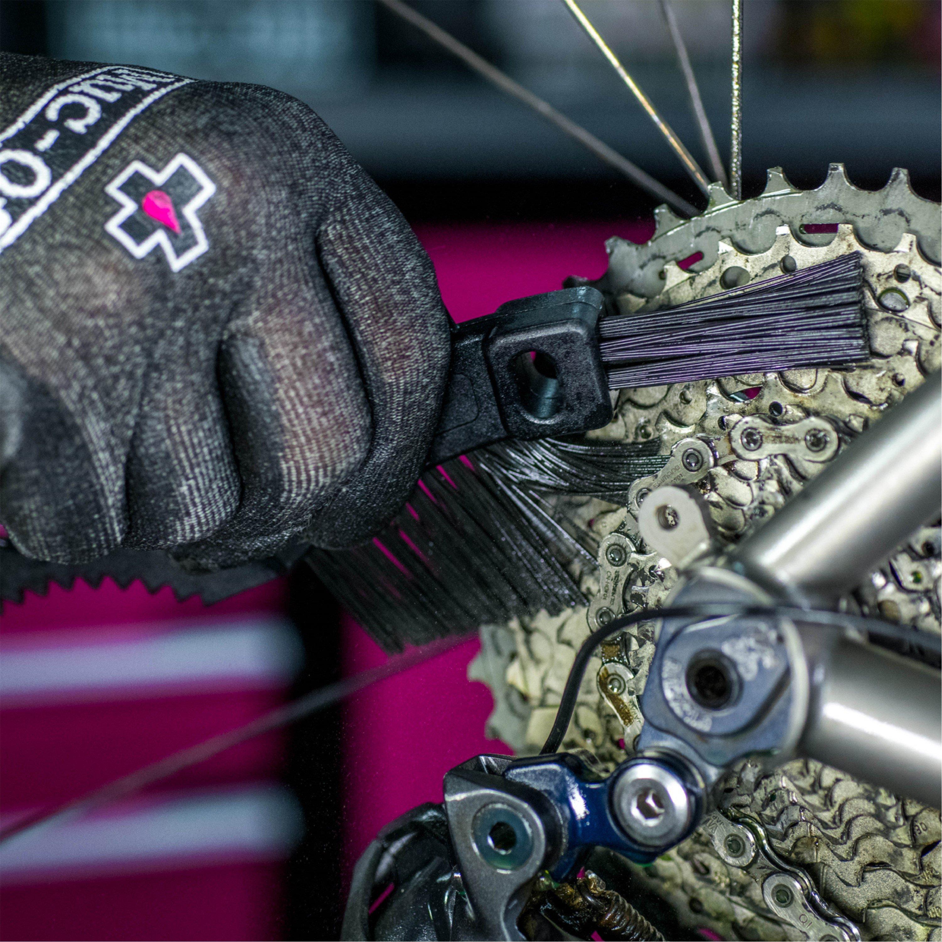 Black - Muc-Off - Claw Brush - 7