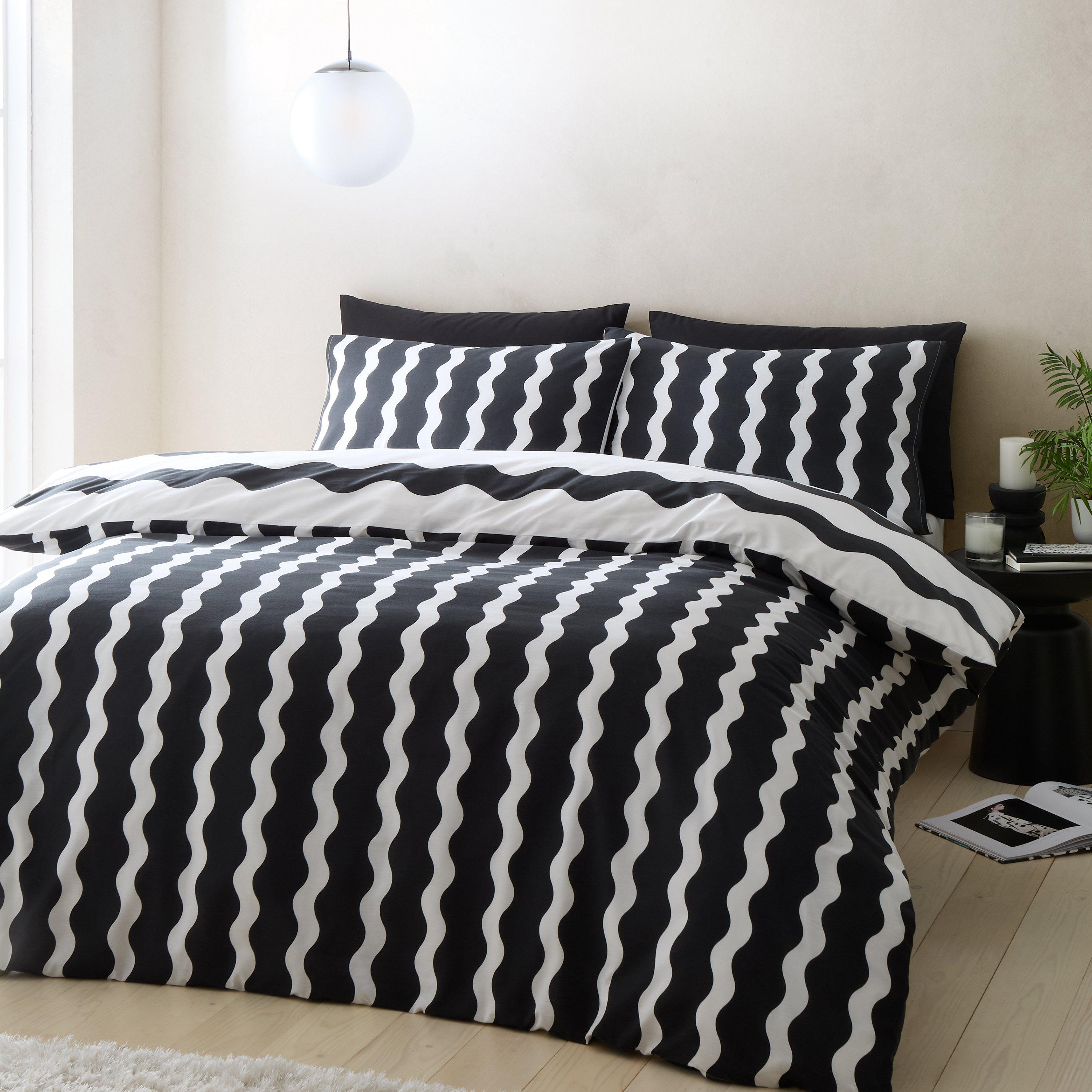 Black / White - Sassy B - Waves Reversible Duvet Cover Set - 2
