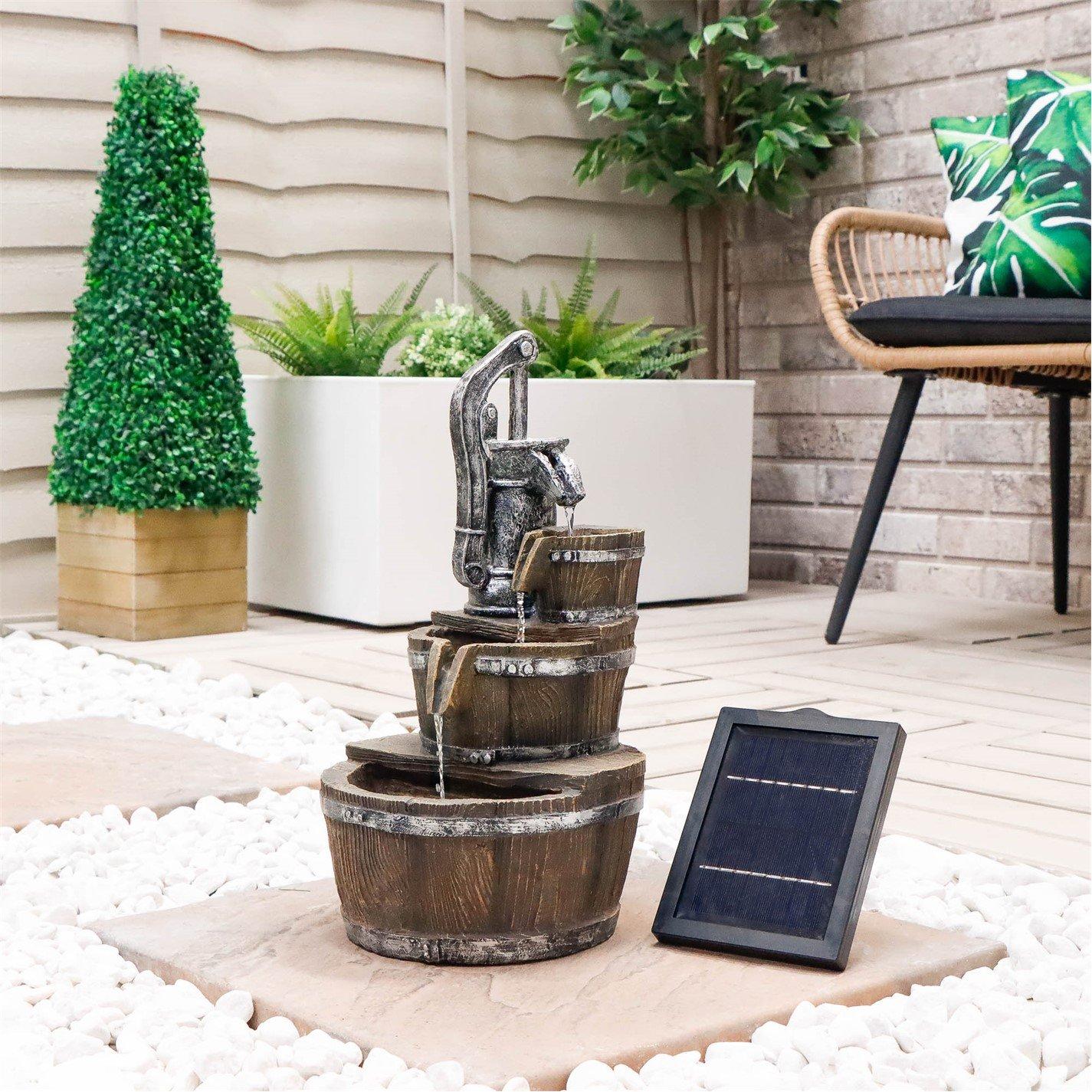 Streetwize  Solar Water Feature - Traditional Pump And Buckets Fountain - Brown
