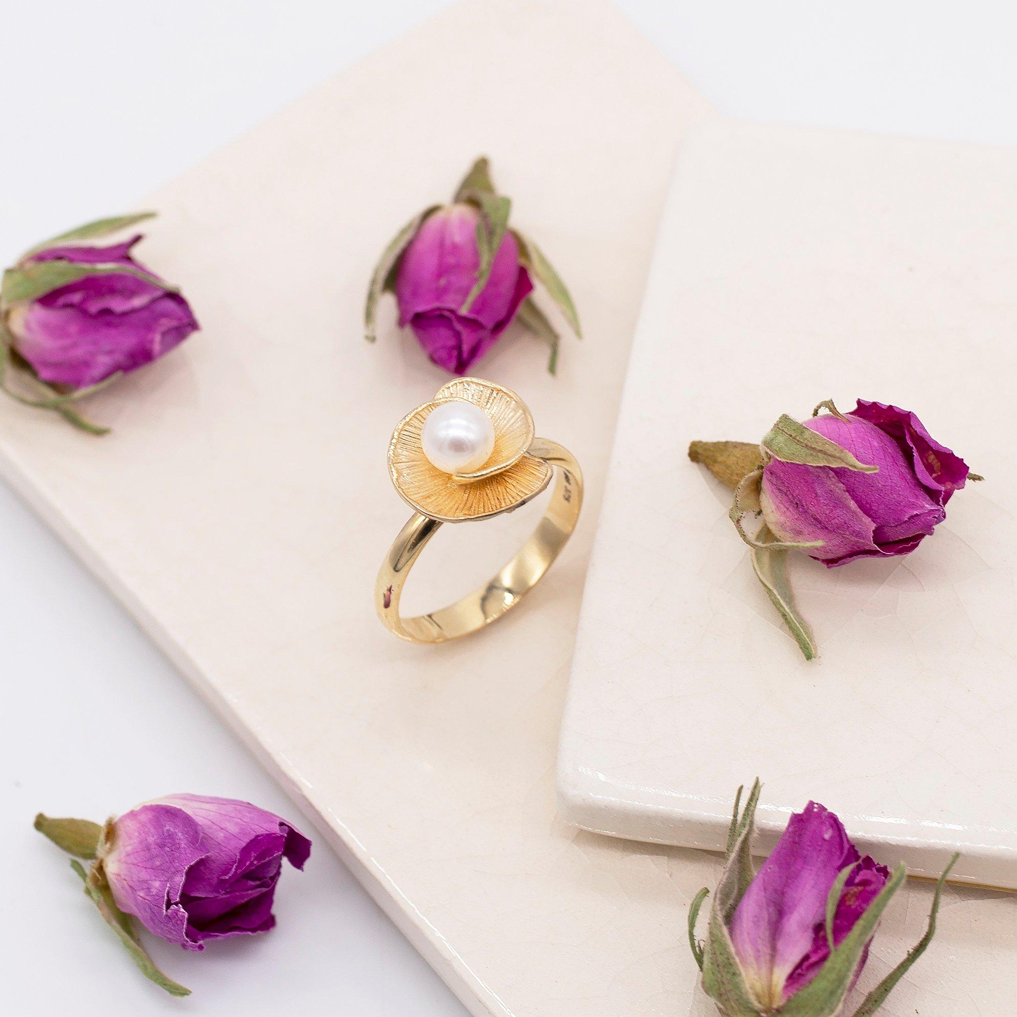 Yellow Gold - Be You - 9ct Gold Freshwater Pearl Flower Ring - 5