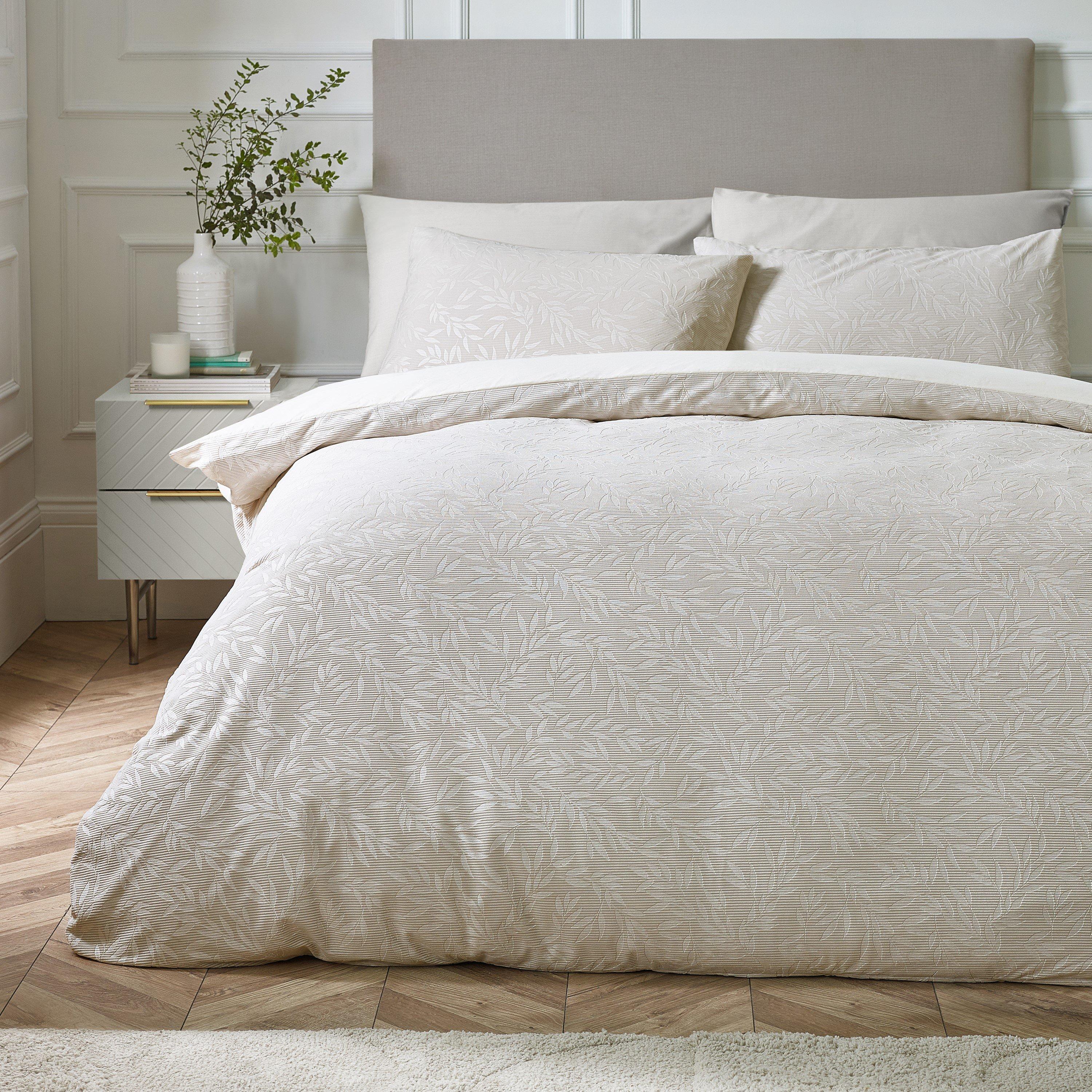 Champagne Gold - Catherine Lansfield - Corded Leaves Duvet Cover Set - 1