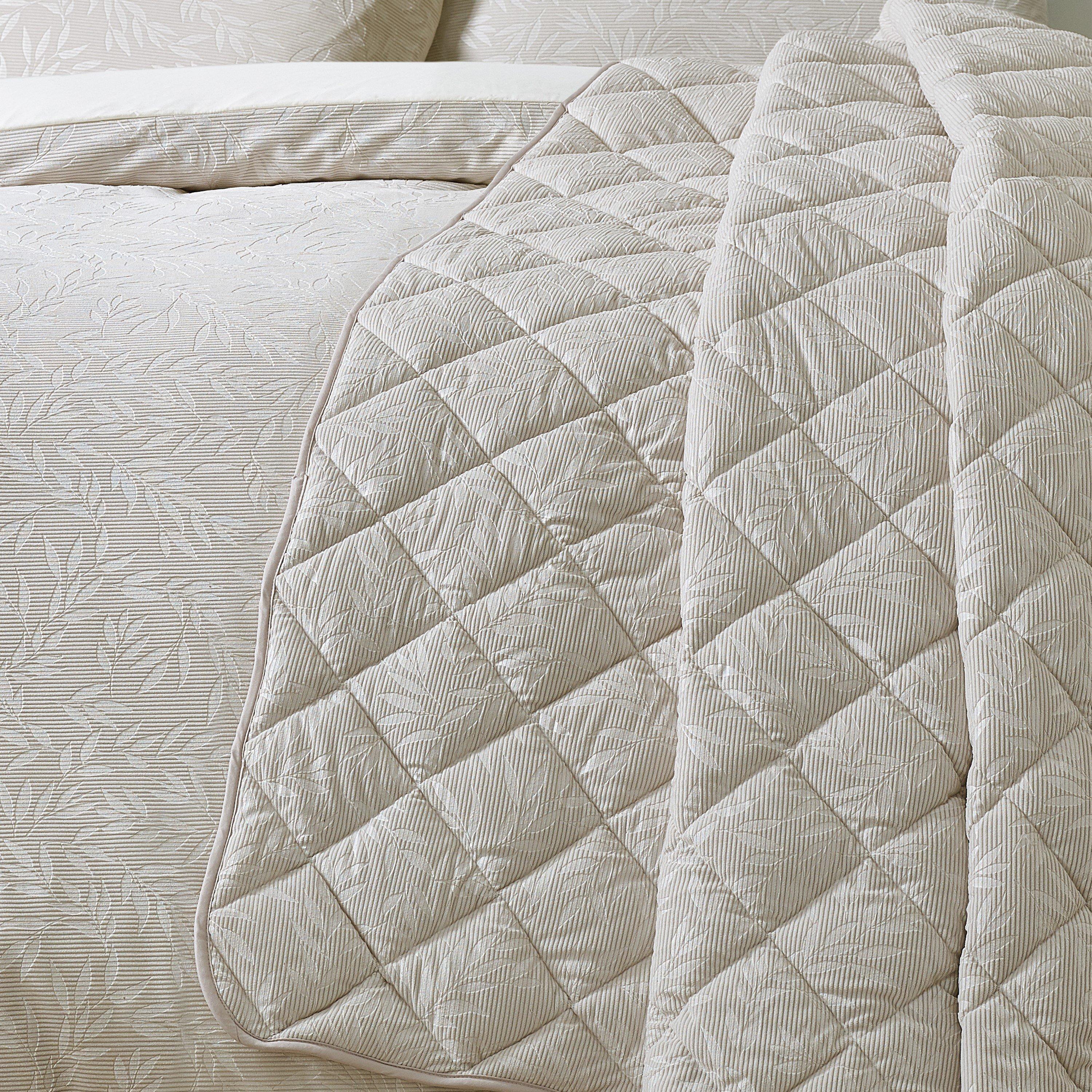 Catherine Lansfield  Corded Leaves Quilted Bedspread - Champagne Gold - 240x260cm