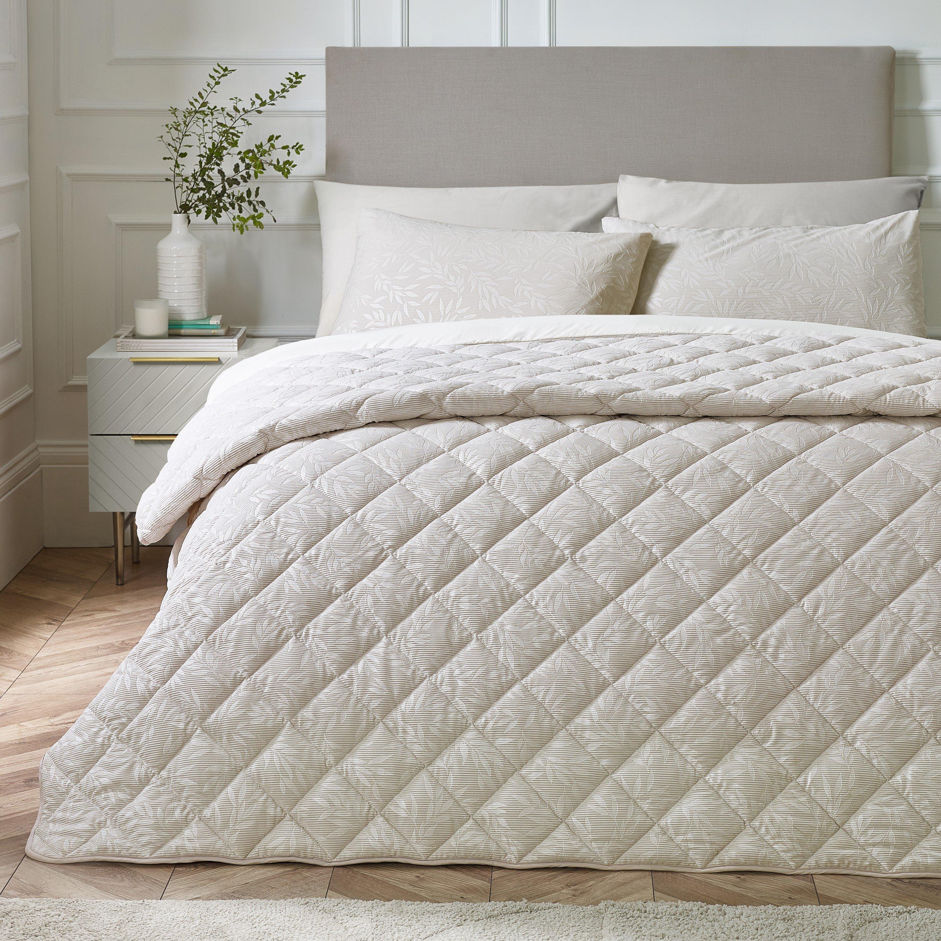 Champagne Gold - Catherine Lansfield - Corded Leaves Quilted Bedspread - 3