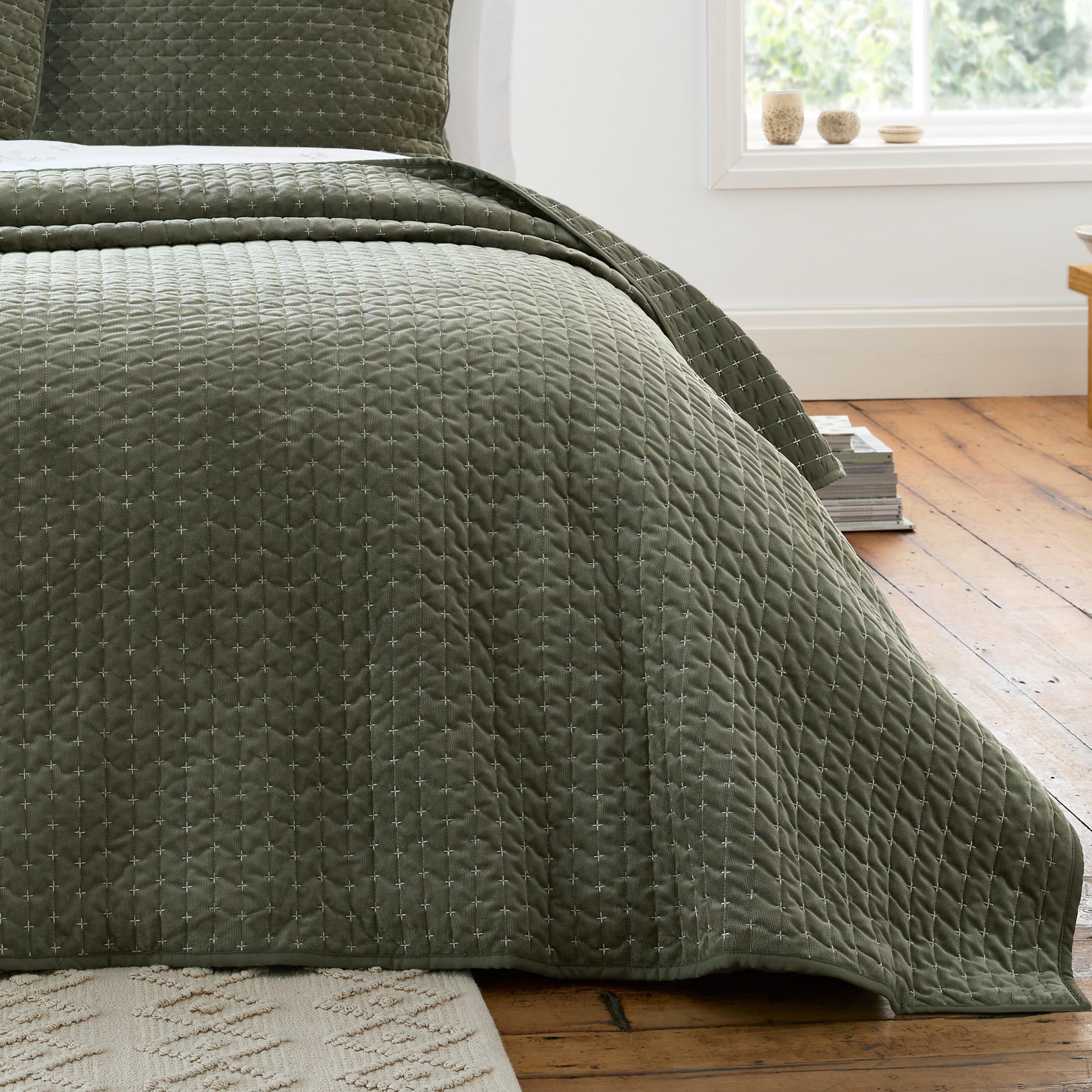 Green - Bianca - Attica Velvet Embroidered Bedspread - 1