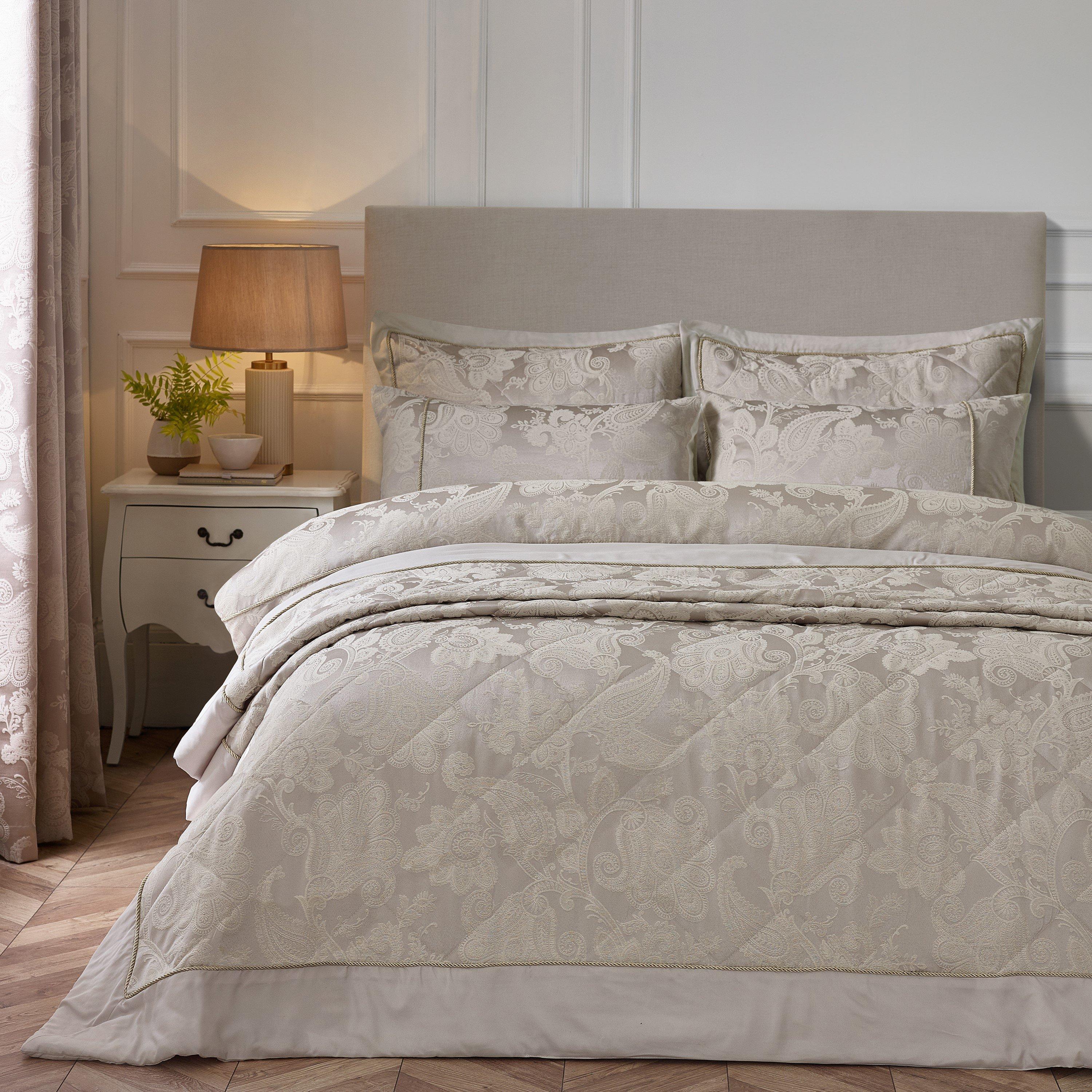 Champagne Gold - Catherine Lansfield - Opulent Jacquard Bedspread - 3