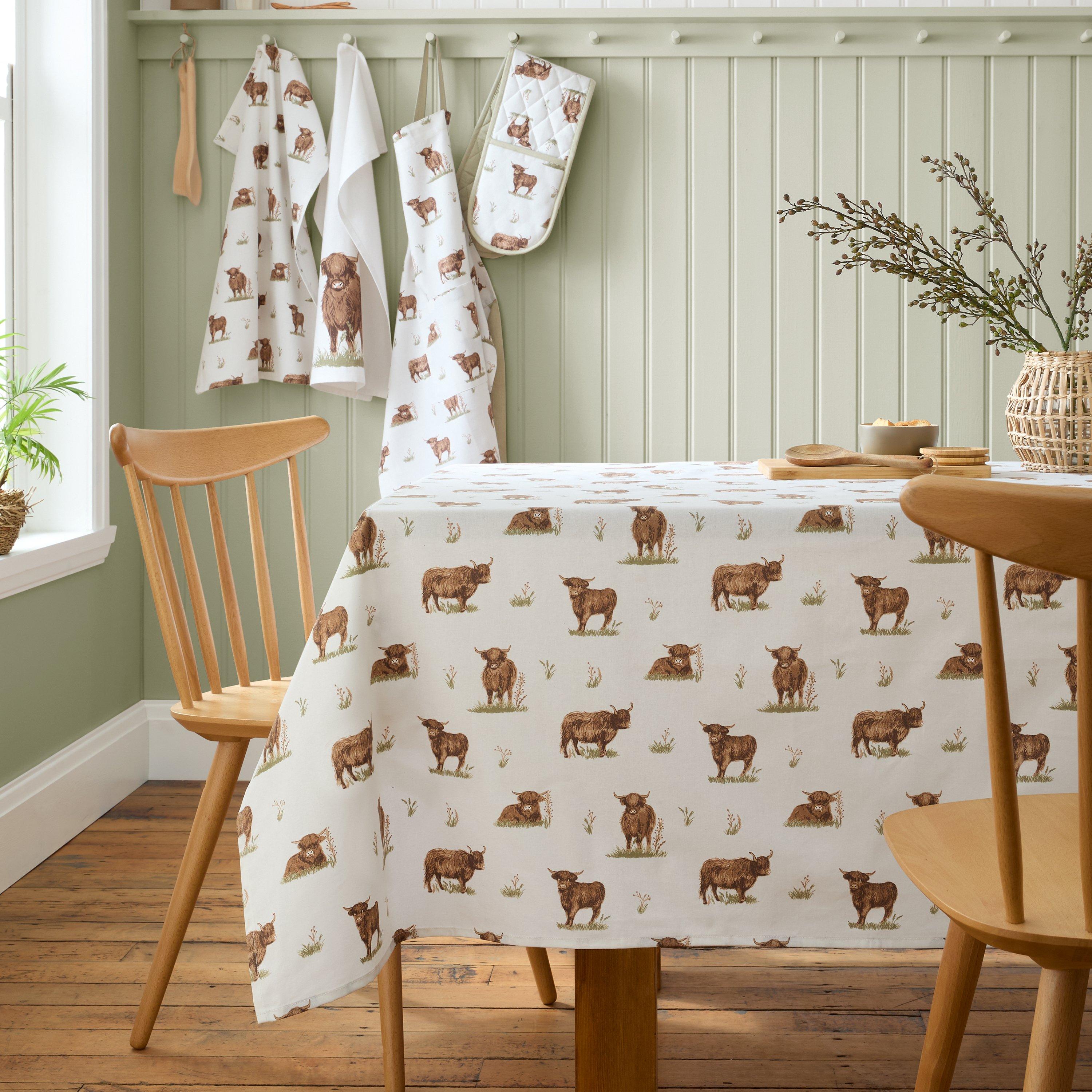 Natural - Catherine Lansfield - Angus Highland Cow Cotton Table Cloth - 1