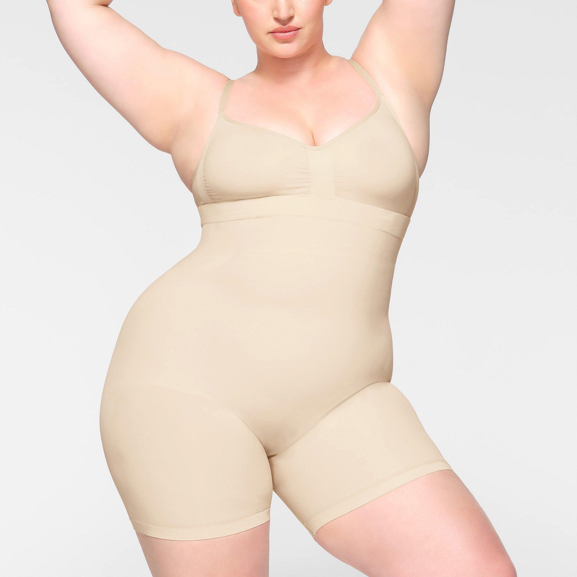 Sand - SKIMS EDIT - Womens Seamless Sculpt Mid-Thigh Shorts - 2