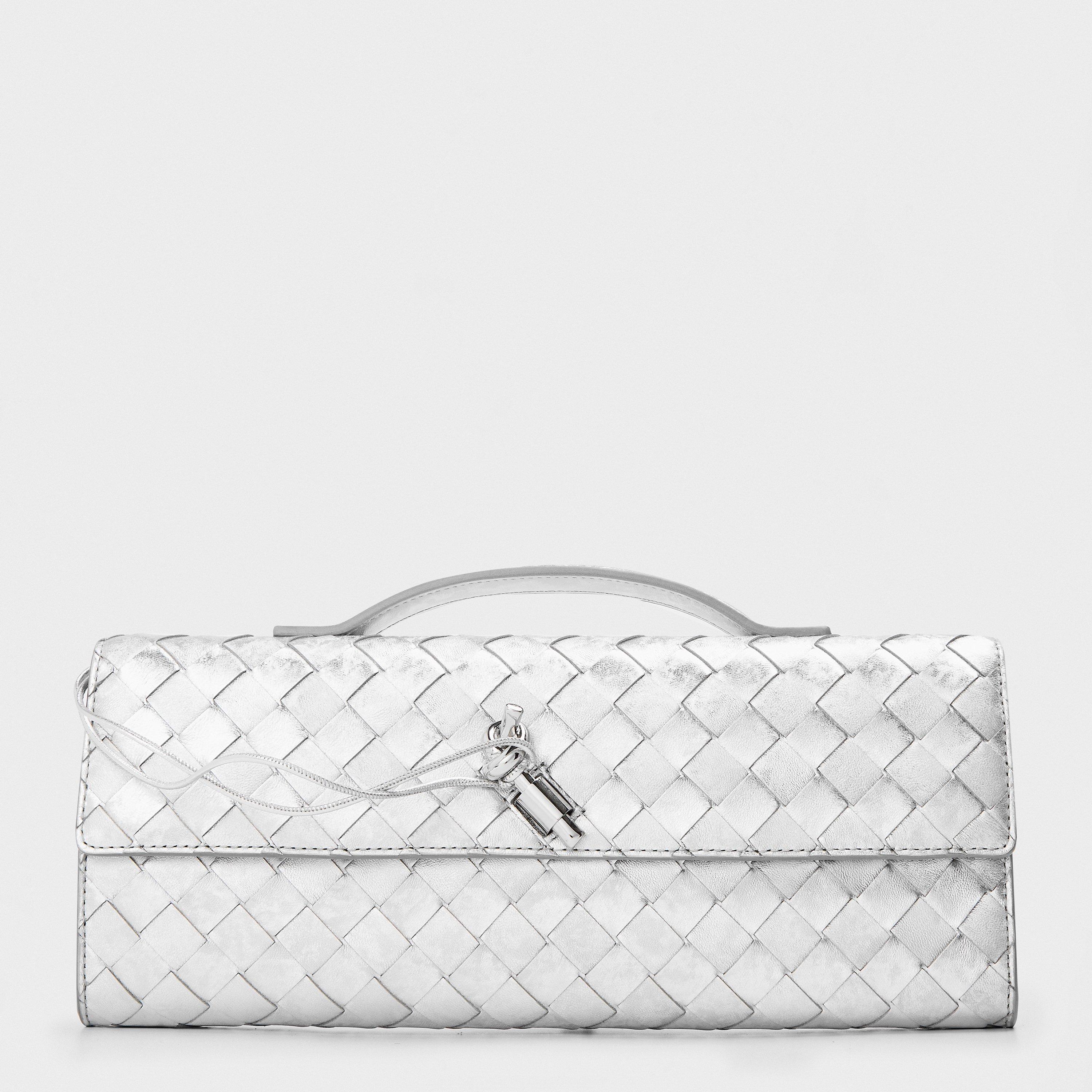 Bottega Veneta Womens Andiamo Clutch - Silver