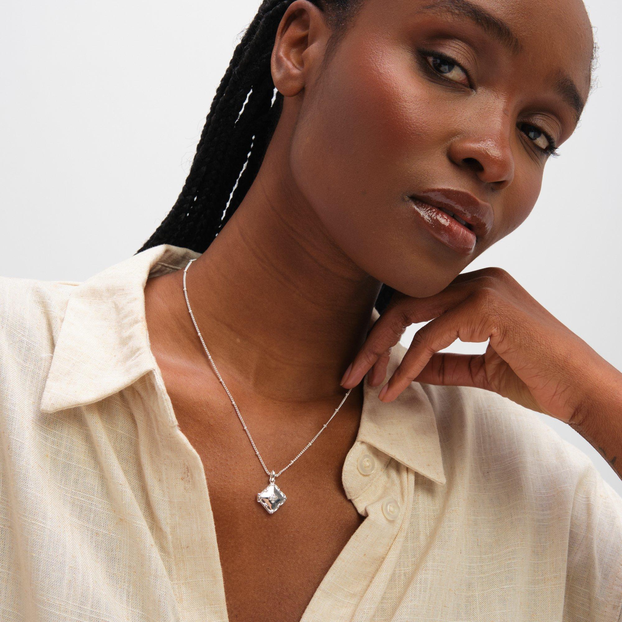 Silver - Inicio - Sterling Silver Plated Clover Locket - Gift Pouch - 3