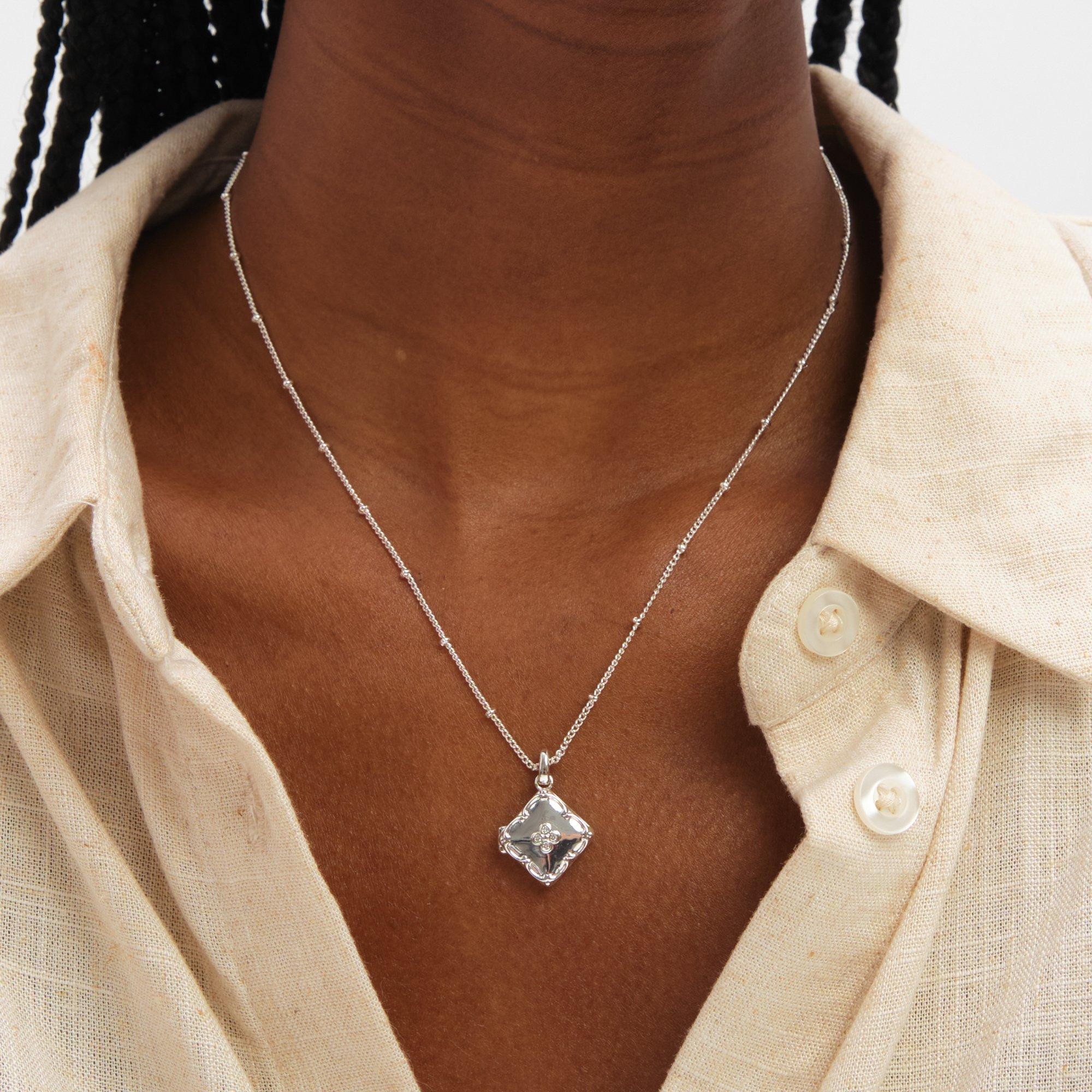 Silver - Inicio - Sterling Silver Plated Clover Locket - Gift Pouch - 4