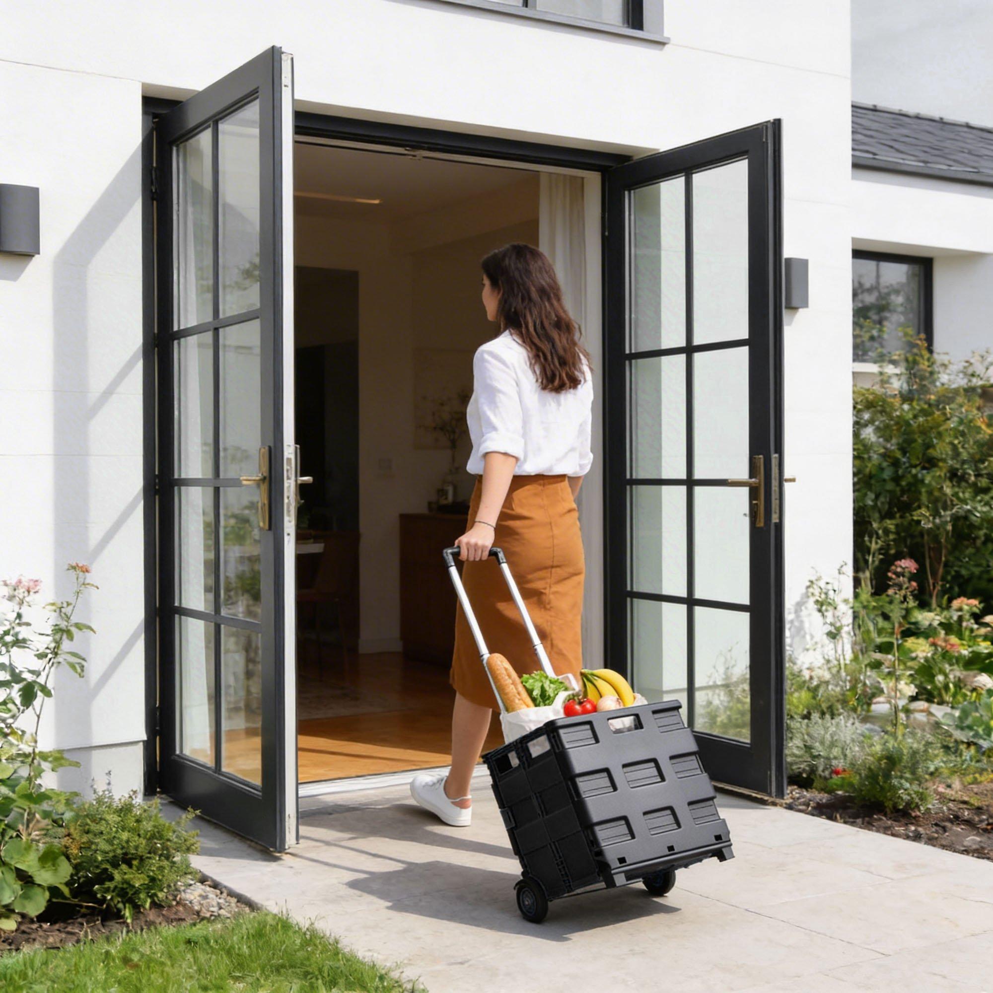 Black - Streetwize - Deluxe Foldable Shopping Trolley with Lid - 1