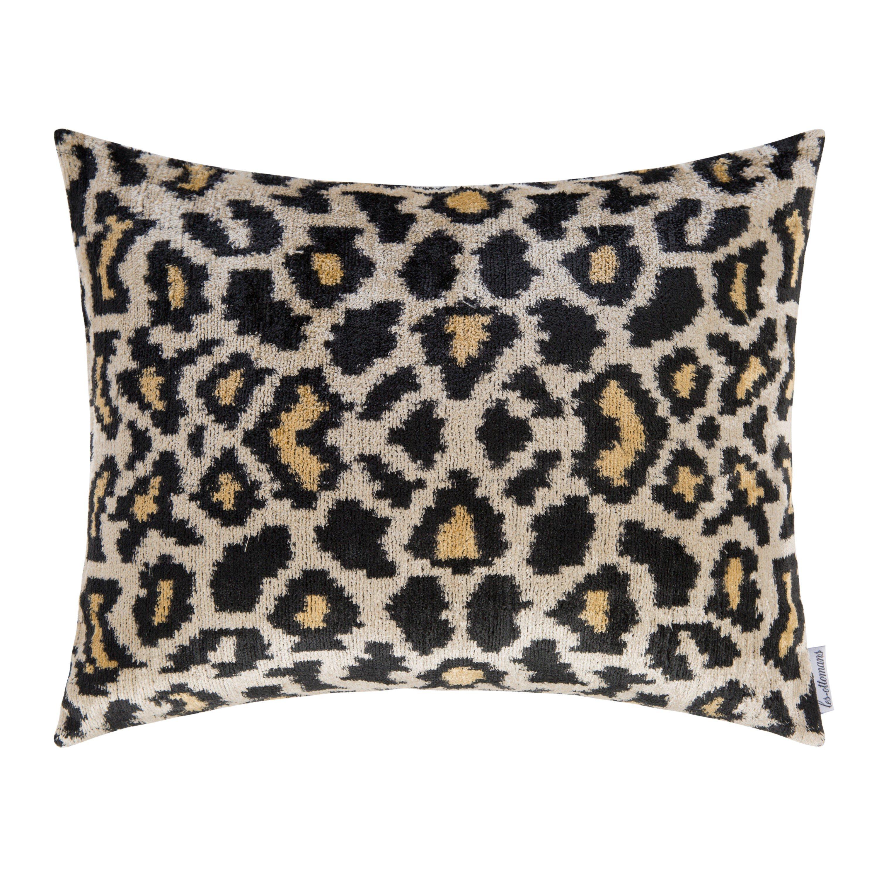LesOttomans Velvet Cushion - 40x50cm