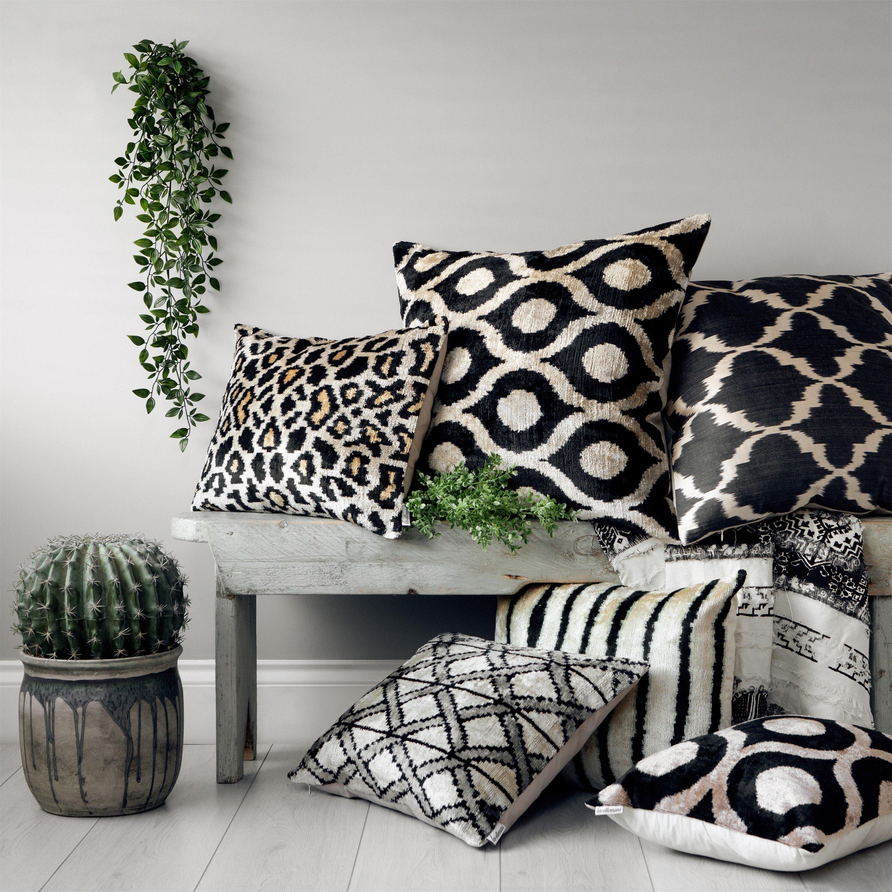 Leopard - Les Ottomans - LesOttomans Velvet Cushion - 40x50cm - 2