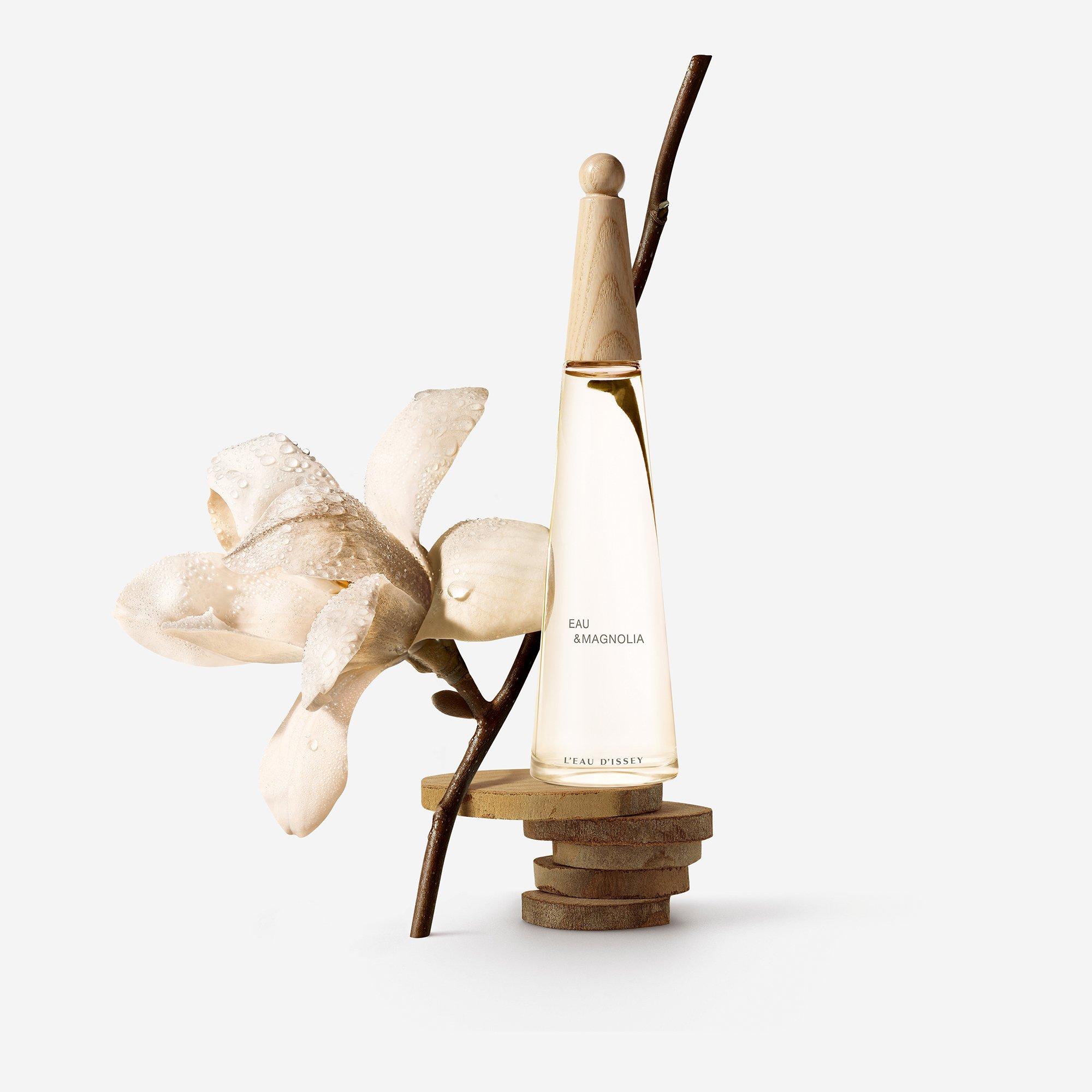 Clear - Issey Miyake - LEau dIssey Eau & Magnolia Eau de Toilette Intense 50ml - 4