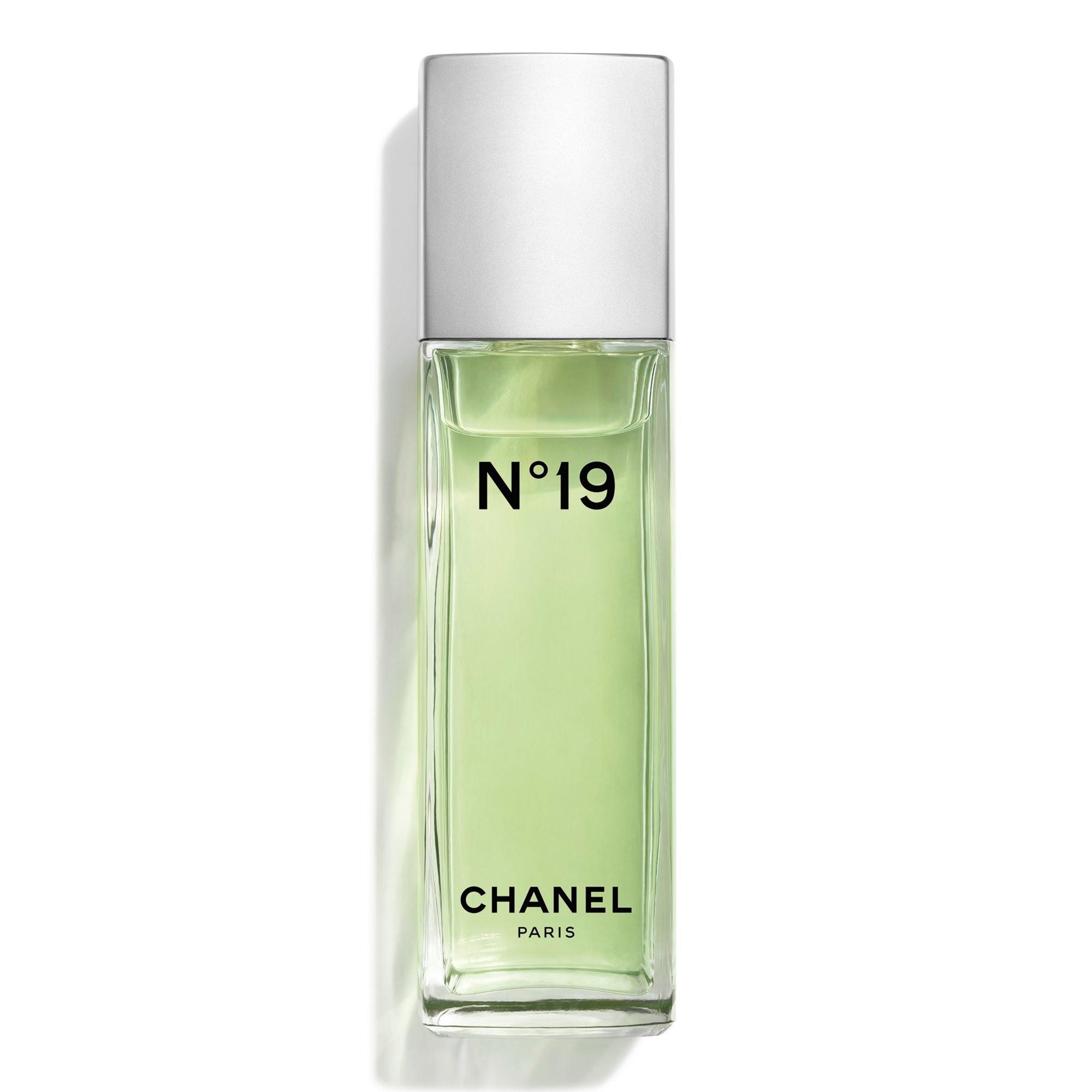 CHANEL N°19 EAU DE TOILETTE SPRAY - Clear