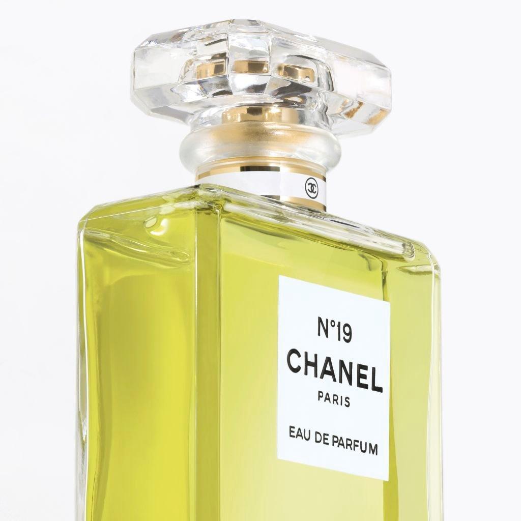 【CHANEL】No.19パルファム※ダメージあります 75899569_o_a1.jpg?v=20240417082012