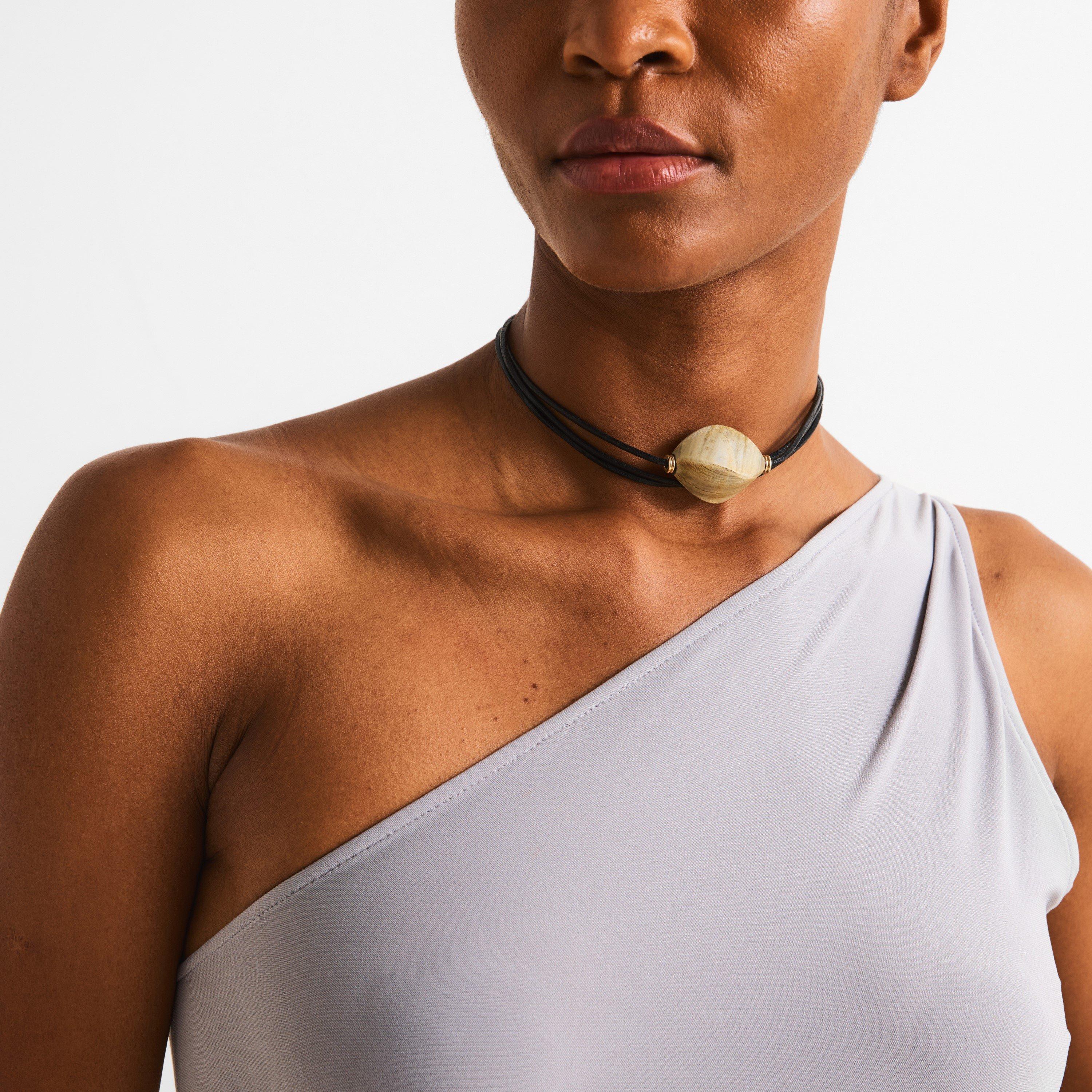 Black - Desierto - Women's Pendulo Wrap Pendant Necklace - 3