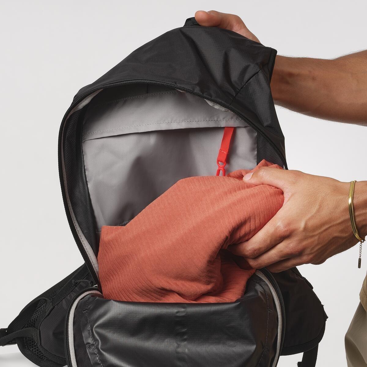 Nero - Salomon - Cross 12L Backpack Adults - 7