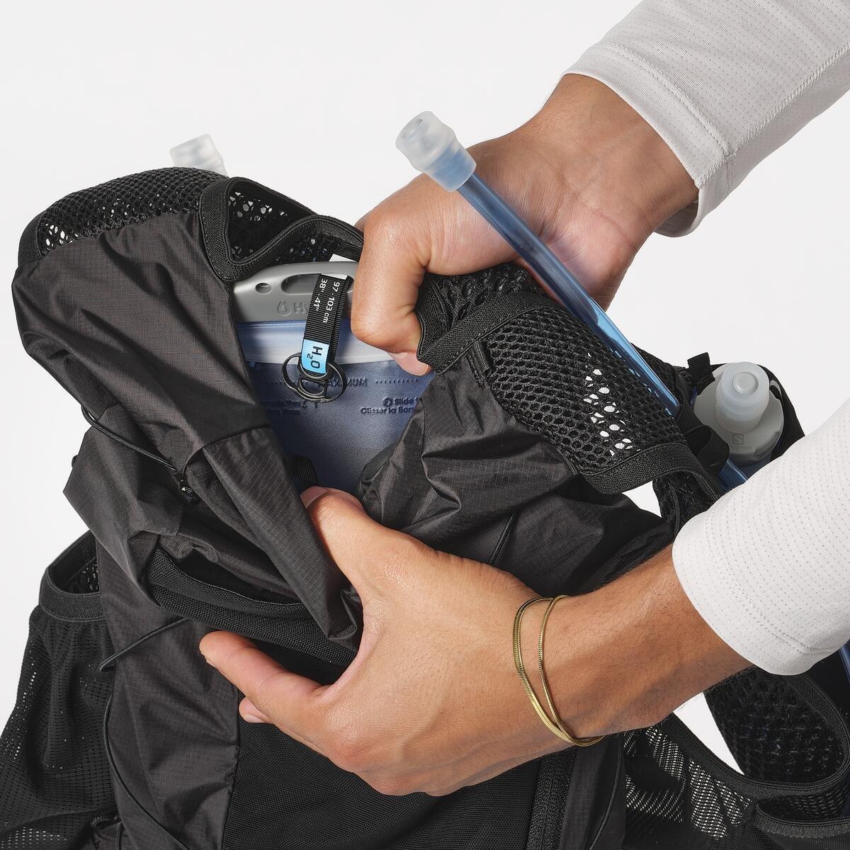 Black - Salomon - Active Skin 12L Run Vest Adults - 9